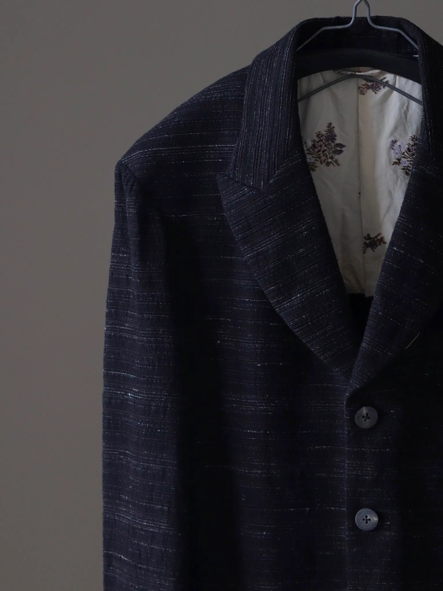 calmlence-peaked-lapel-sack-coat-blk-brn-3