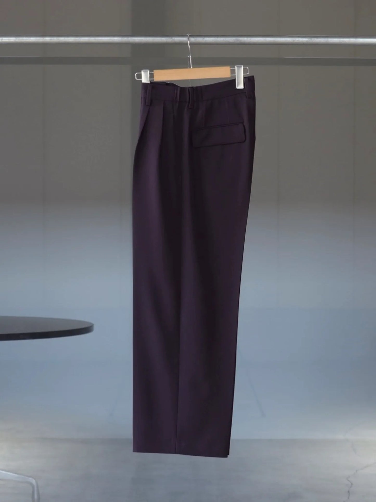 irenisa-two-tucks-wide-trousers-burgundy-1