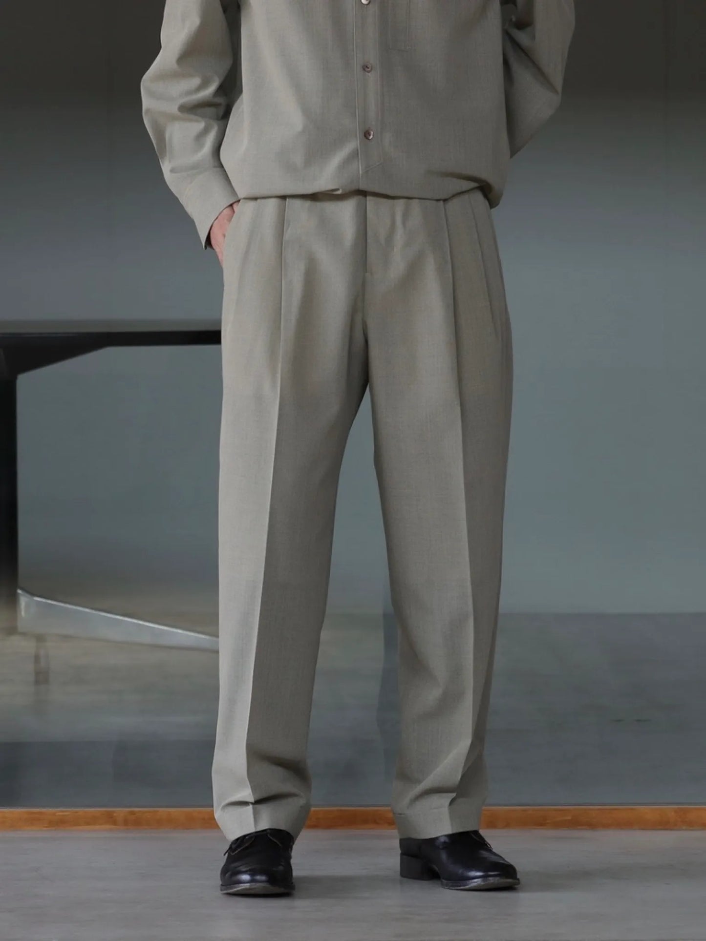 irenisa-two-tucks-tapered-trousers-beige-6