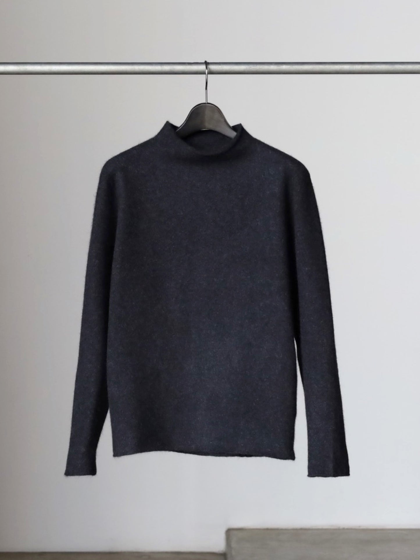 mother-hand-artisan-geel-grigio-6-1