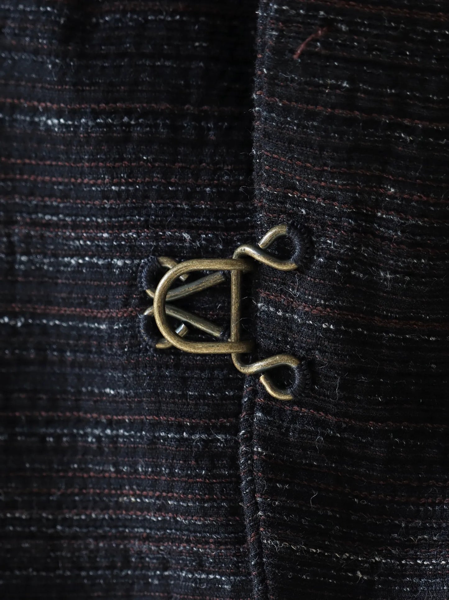 calmlence-peaked-lapel-sack-coat-blk-brn-5