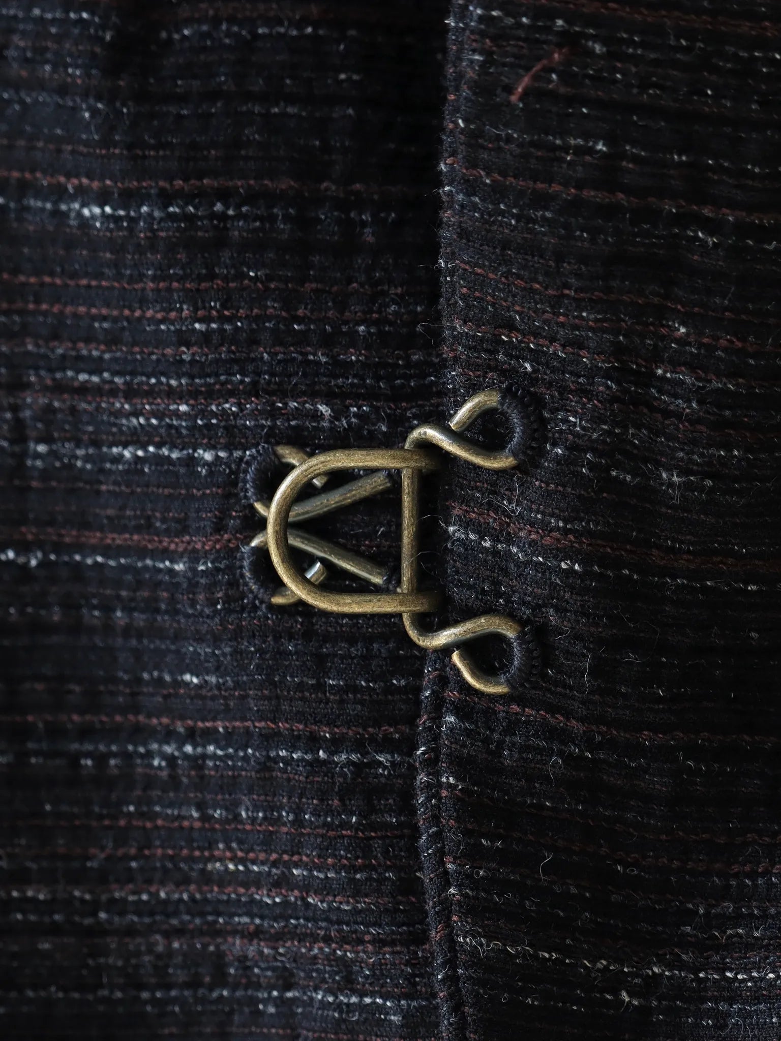 calmlence-peaked-lapel-sack-coat-blk-brn-5