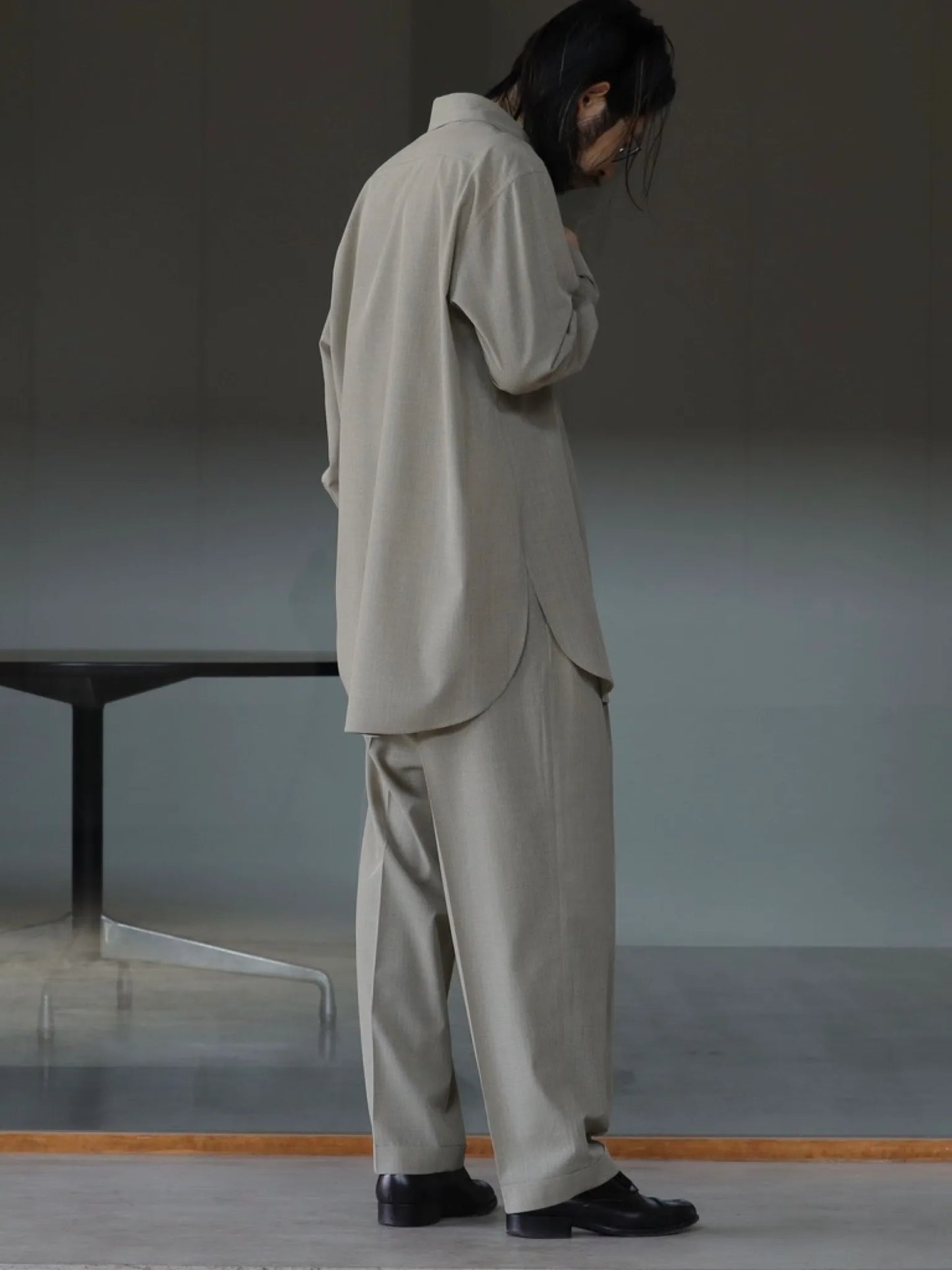 irenisa-two-tucks-tapered-trousers-beige-5