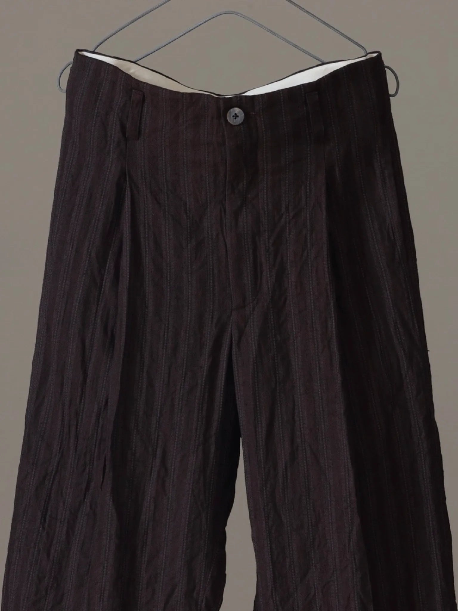 calmlence-single-pleated-wide-pants-brn-3