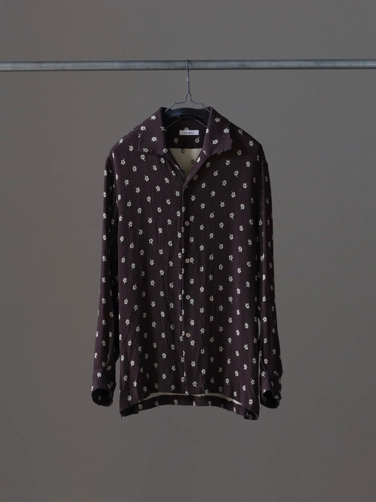 calmlence-classic-open-collar-shirt-dbrn-1