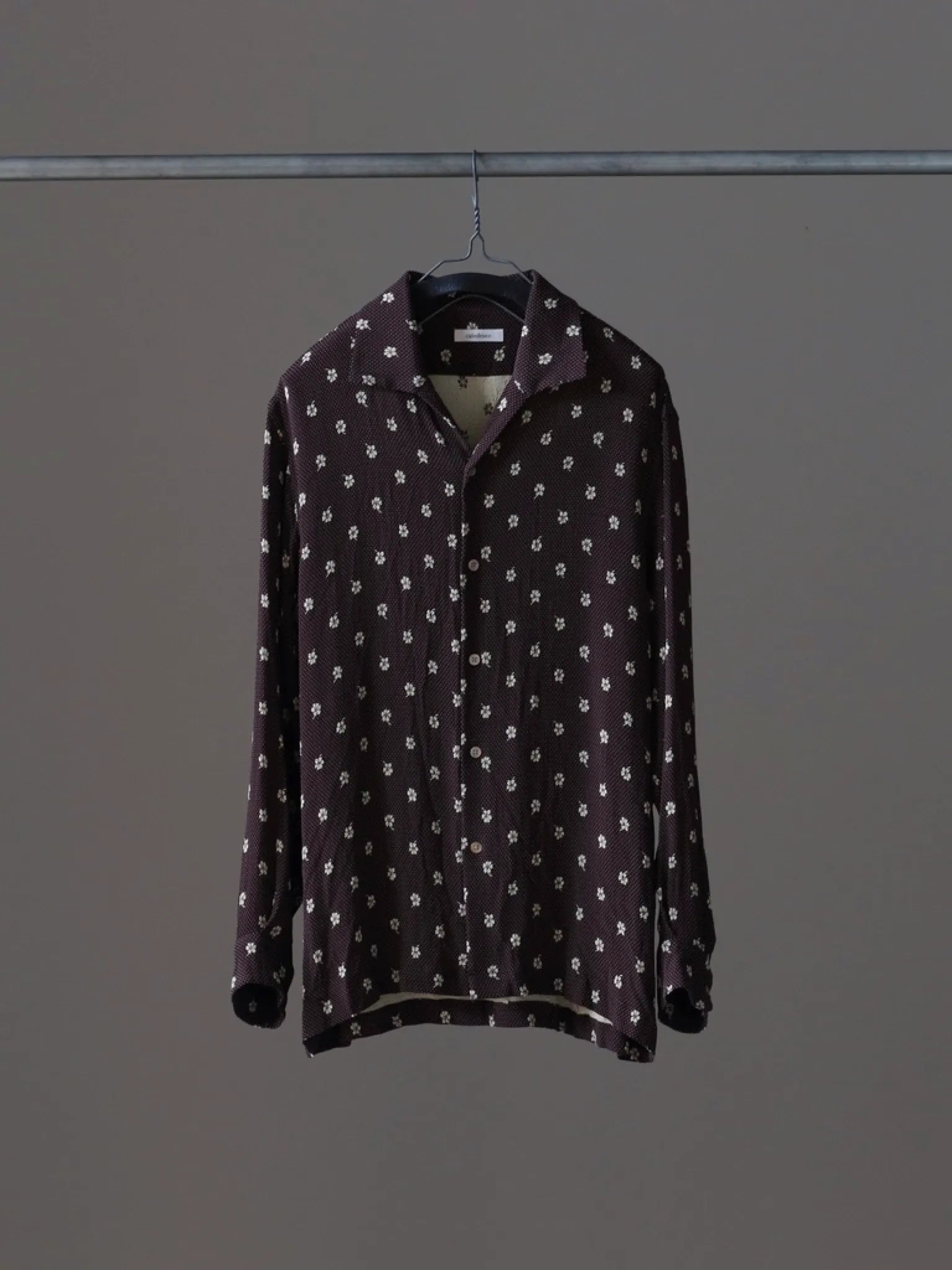 calmlence-classic-open-collar-shirt-dbrn-1