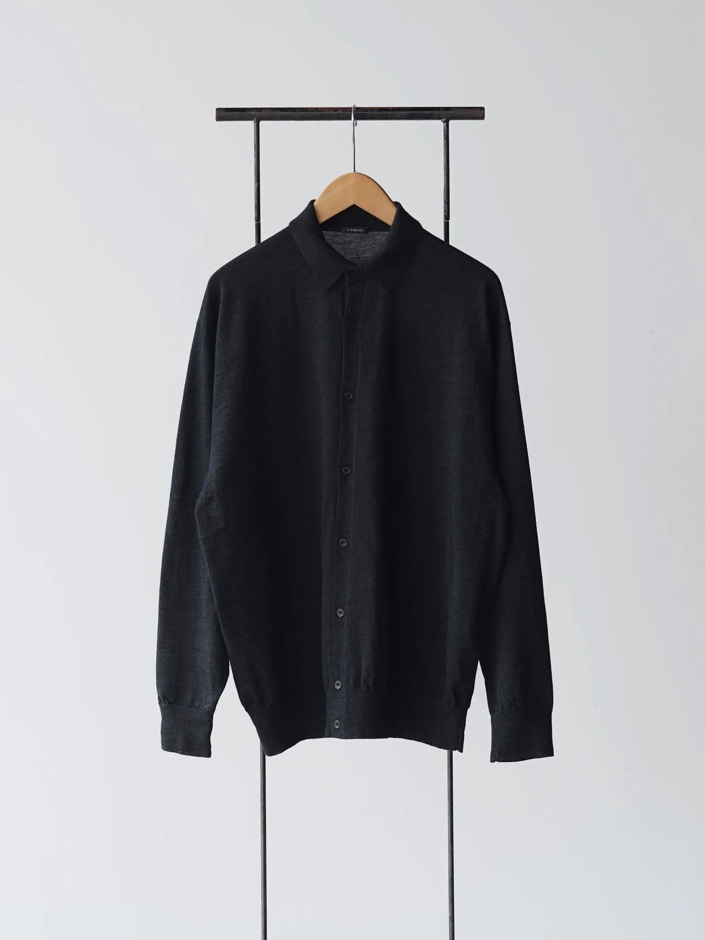 COMOLI | ウール 衿つきカーディガン CHARCOAL
