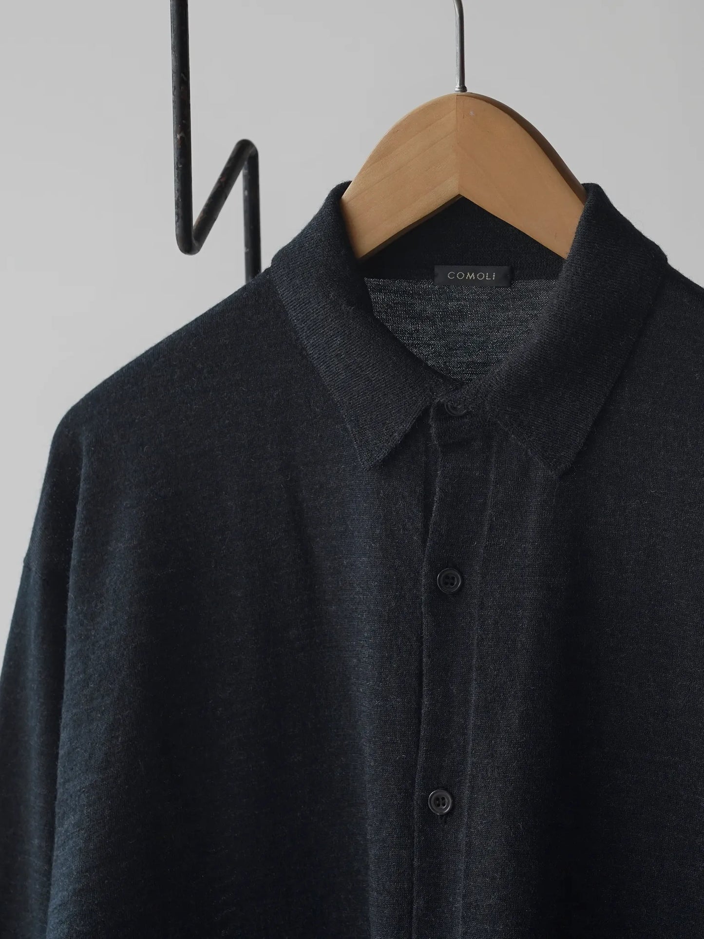 COMOLI | ウール 衿つきカーディガン CHARCOAL