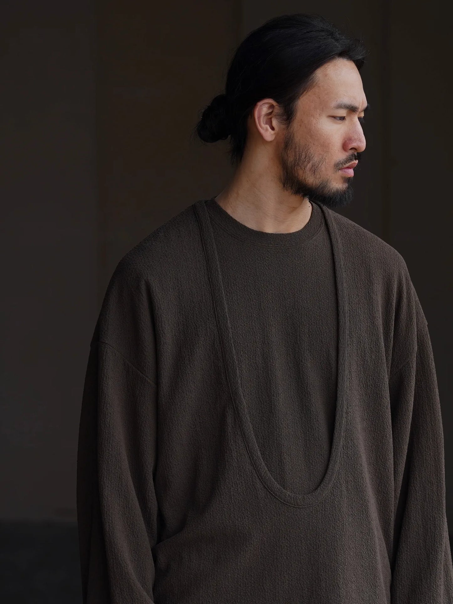 nonnotte-drape-u-pullover-with-cuff-sleeve-khaki-10