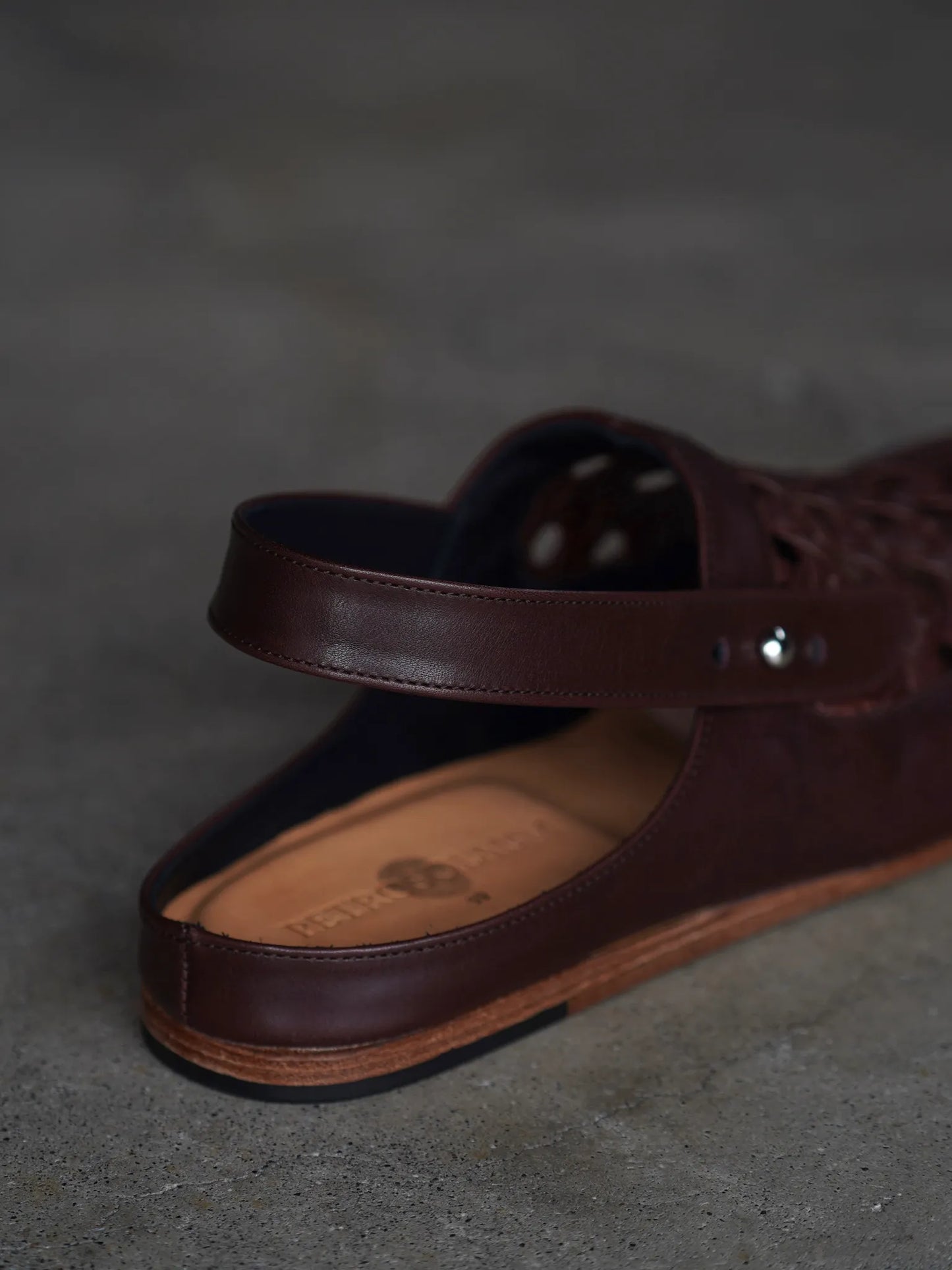 petrosolaum-cage-sandal-cage-horse-membrane-brown-5