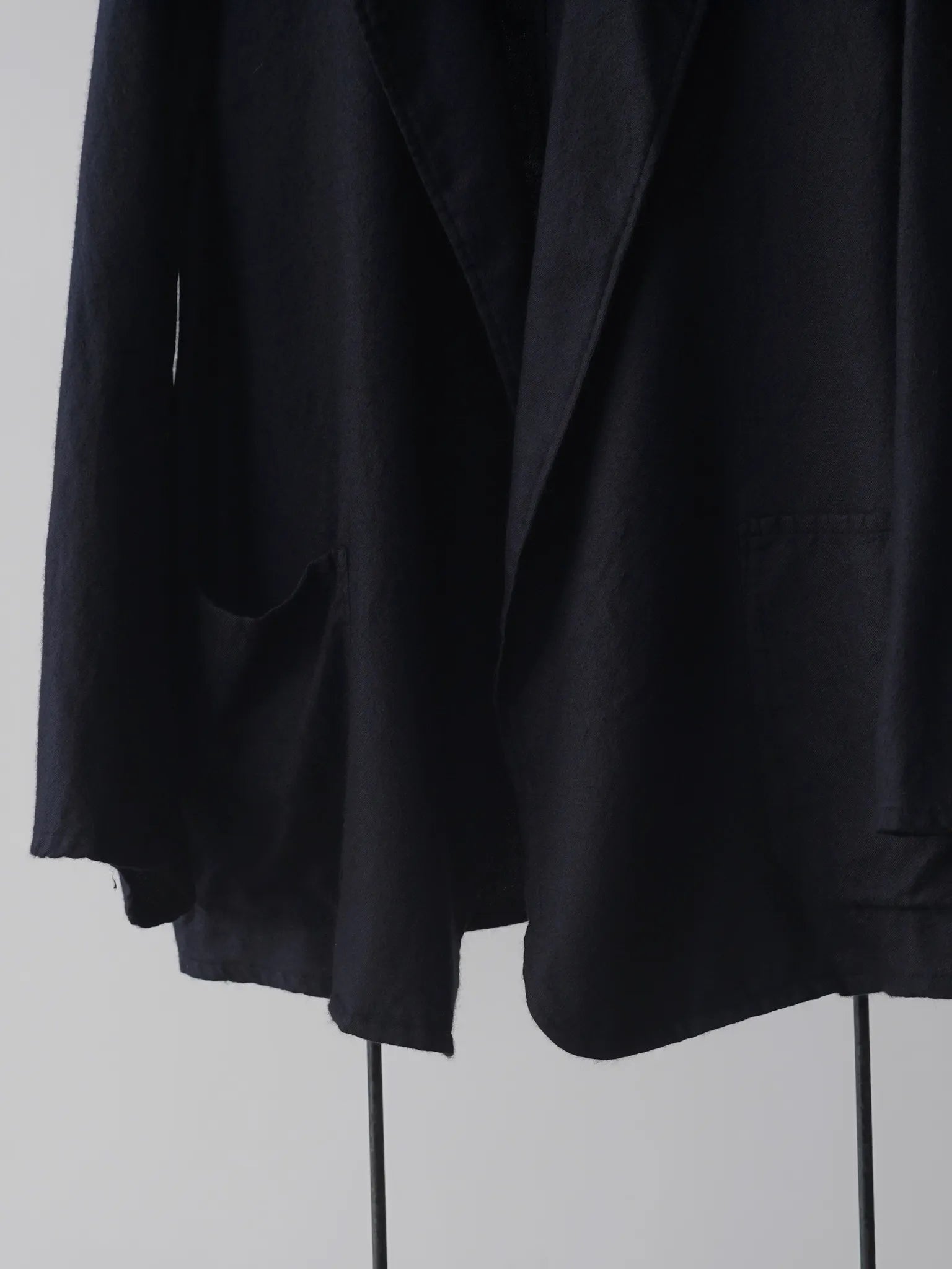 comoli-カシミヤシルク-製品染ジャケット-navy-2