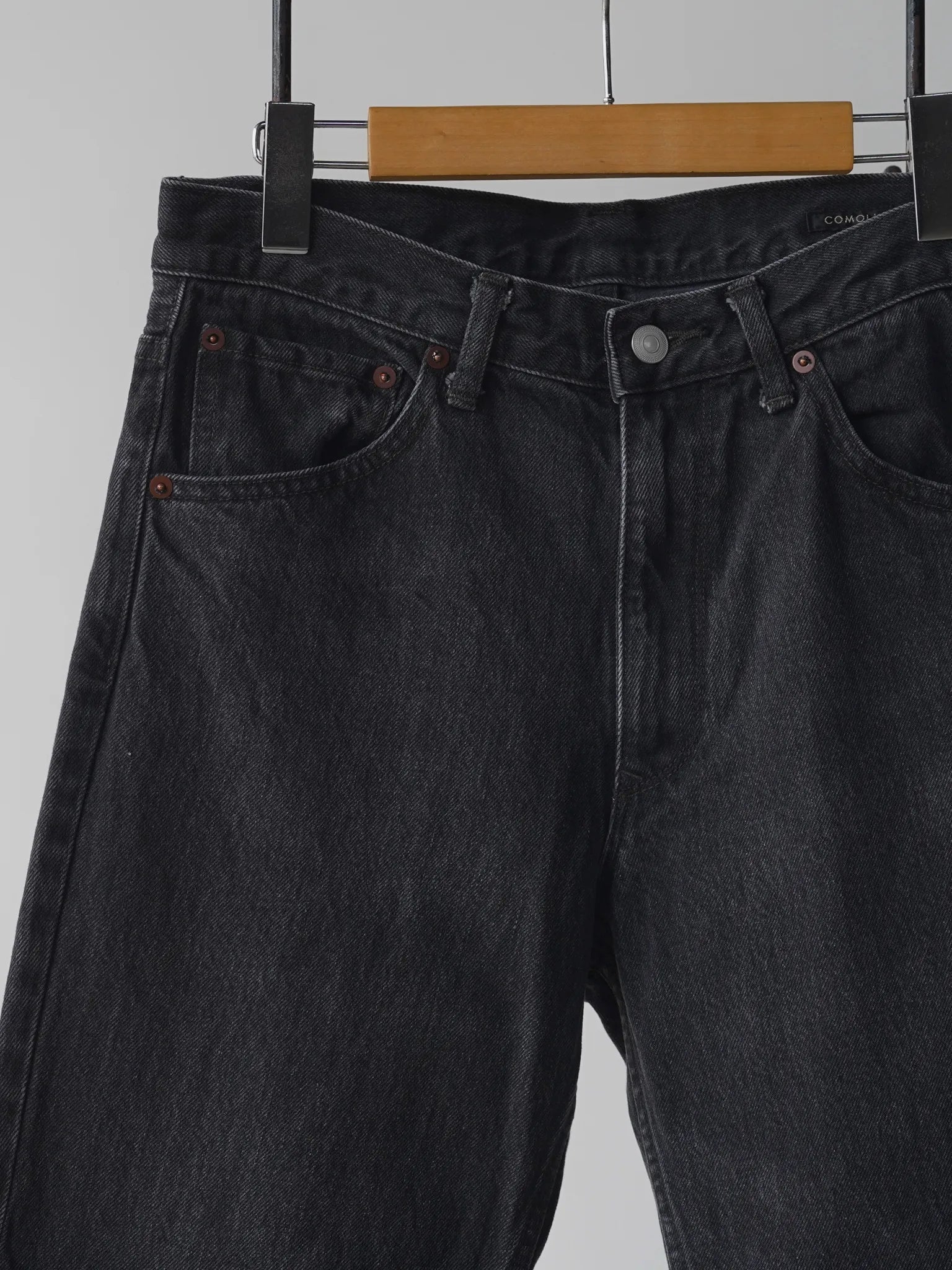 comoli-デニム-5pパンツ-fade-black-2