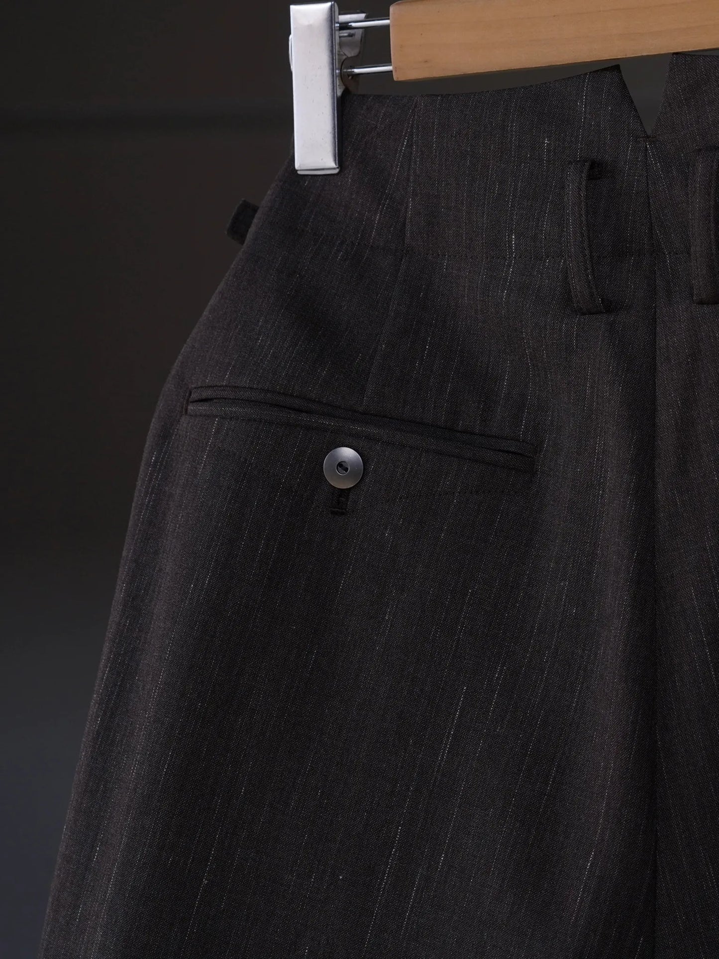 IRENISA | THREE TUCKS TAPERED PANTS BROWN