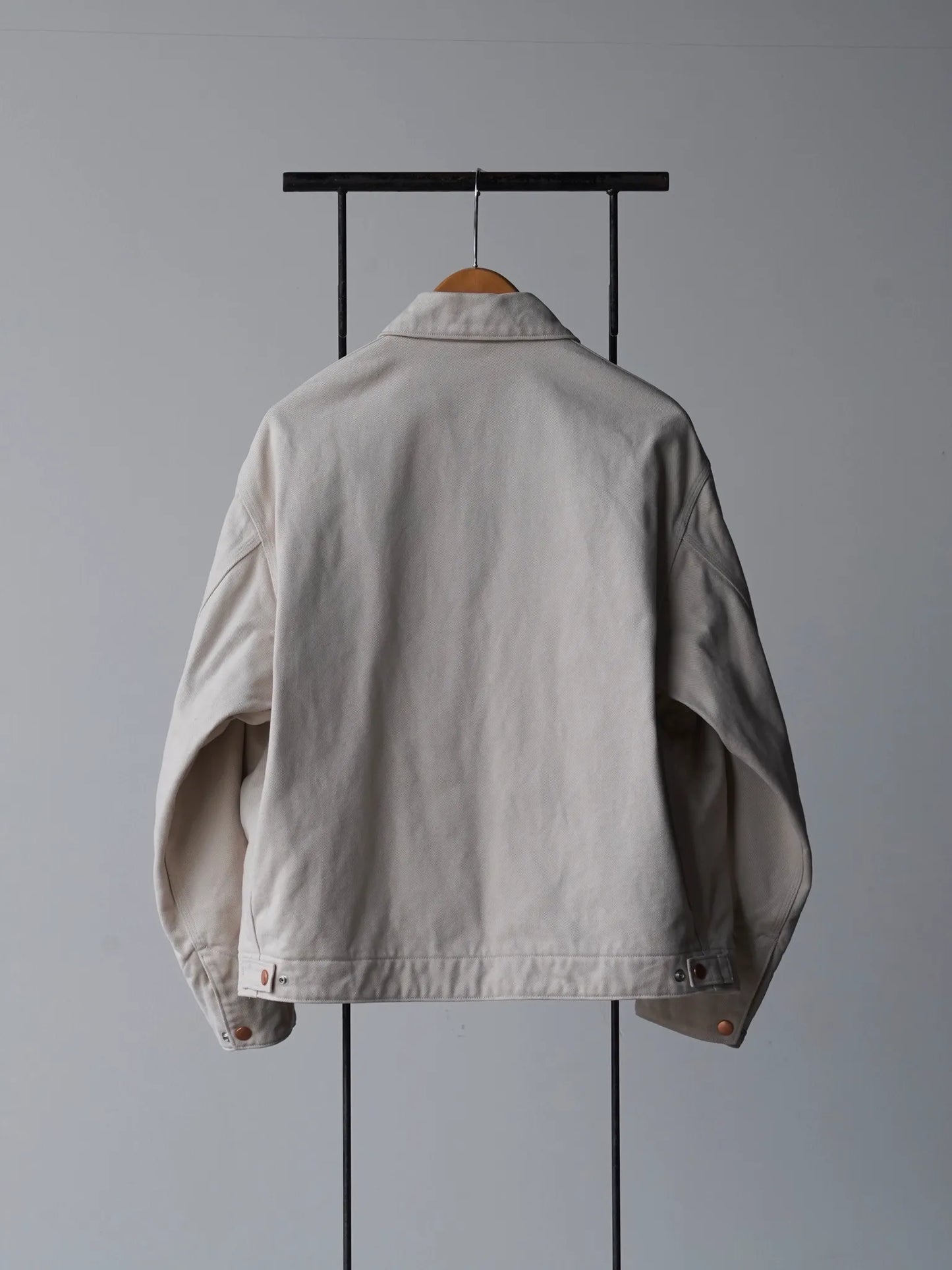 COMOLI | コットンツイル ジップショートジャケット IVORY