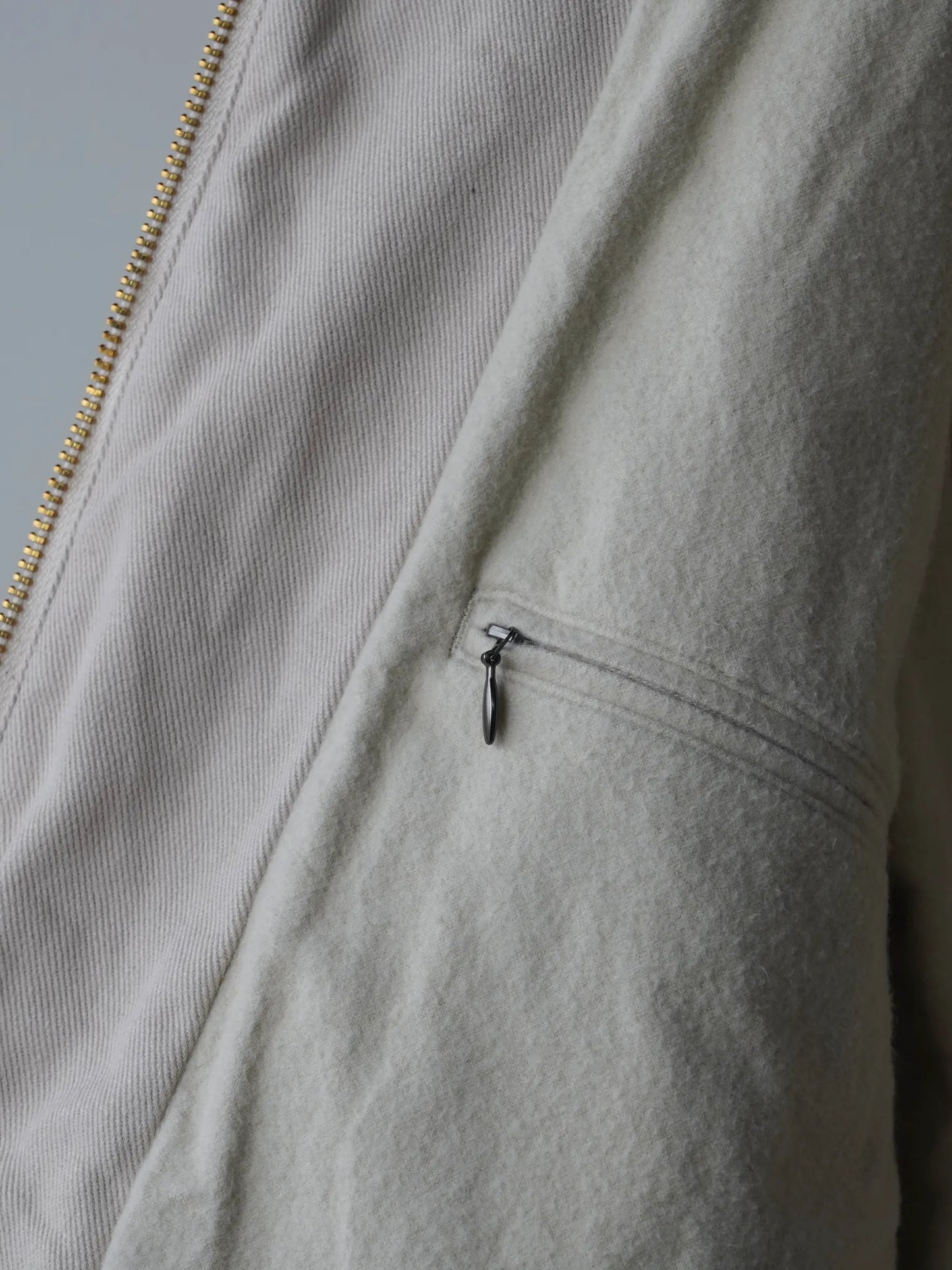 COMOLI | コットンツイル ジップショートジャケット IVORY