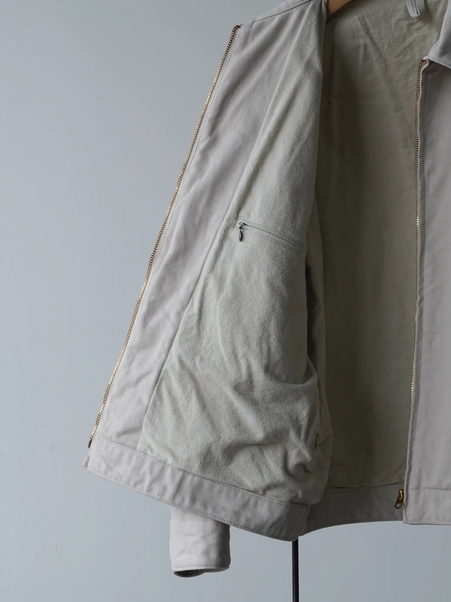 COMOLI | コットンツイル ジップショートジャケット IVORY