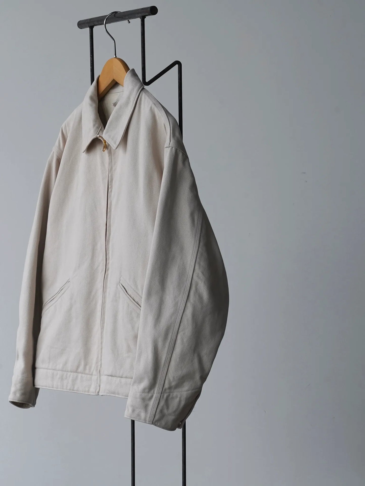 COMOLI | コットンツイル ジップショートジャケット IVORY
