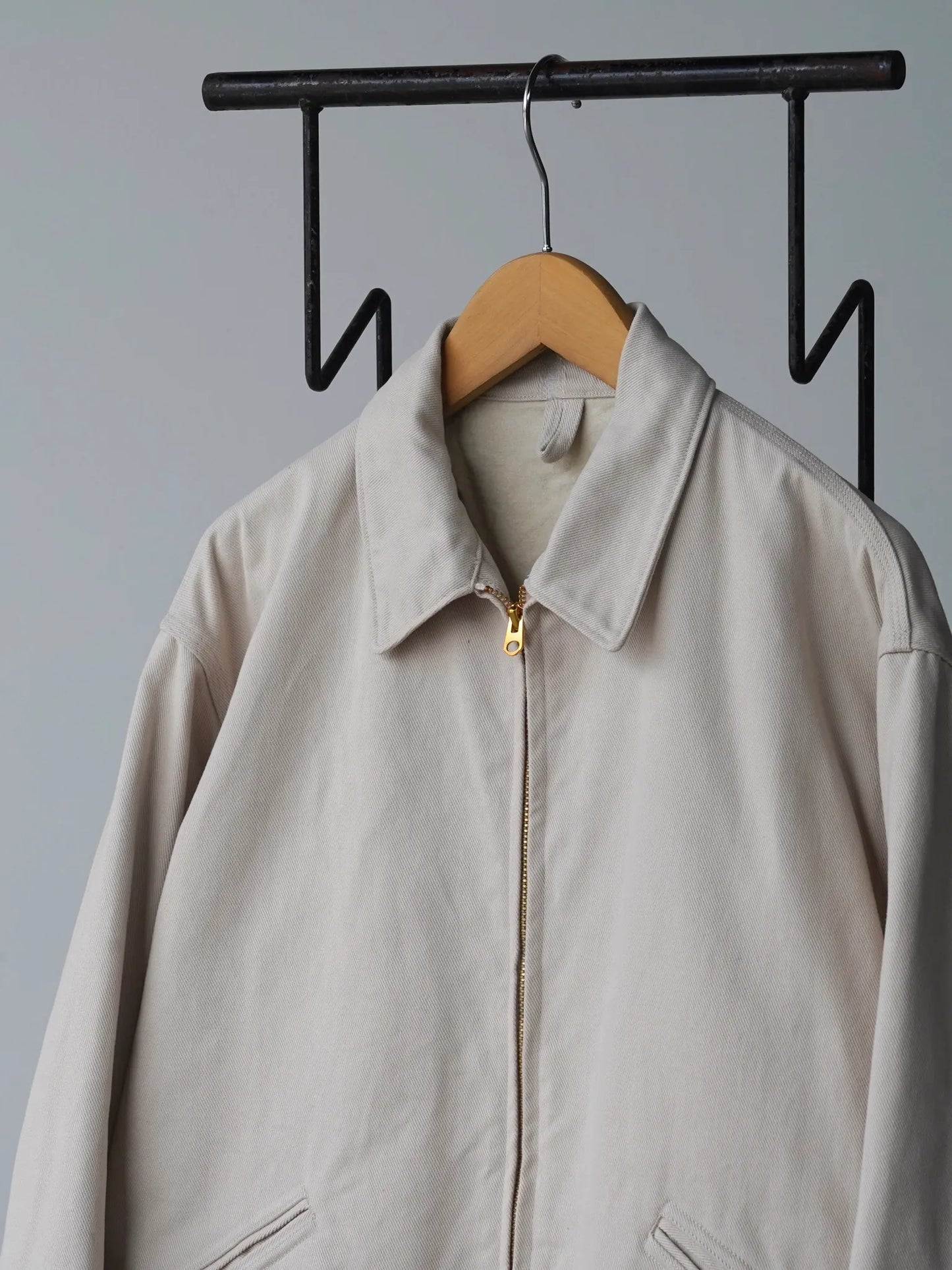 COMOLI | コットンツイル ジップショートジャケット IVORY
