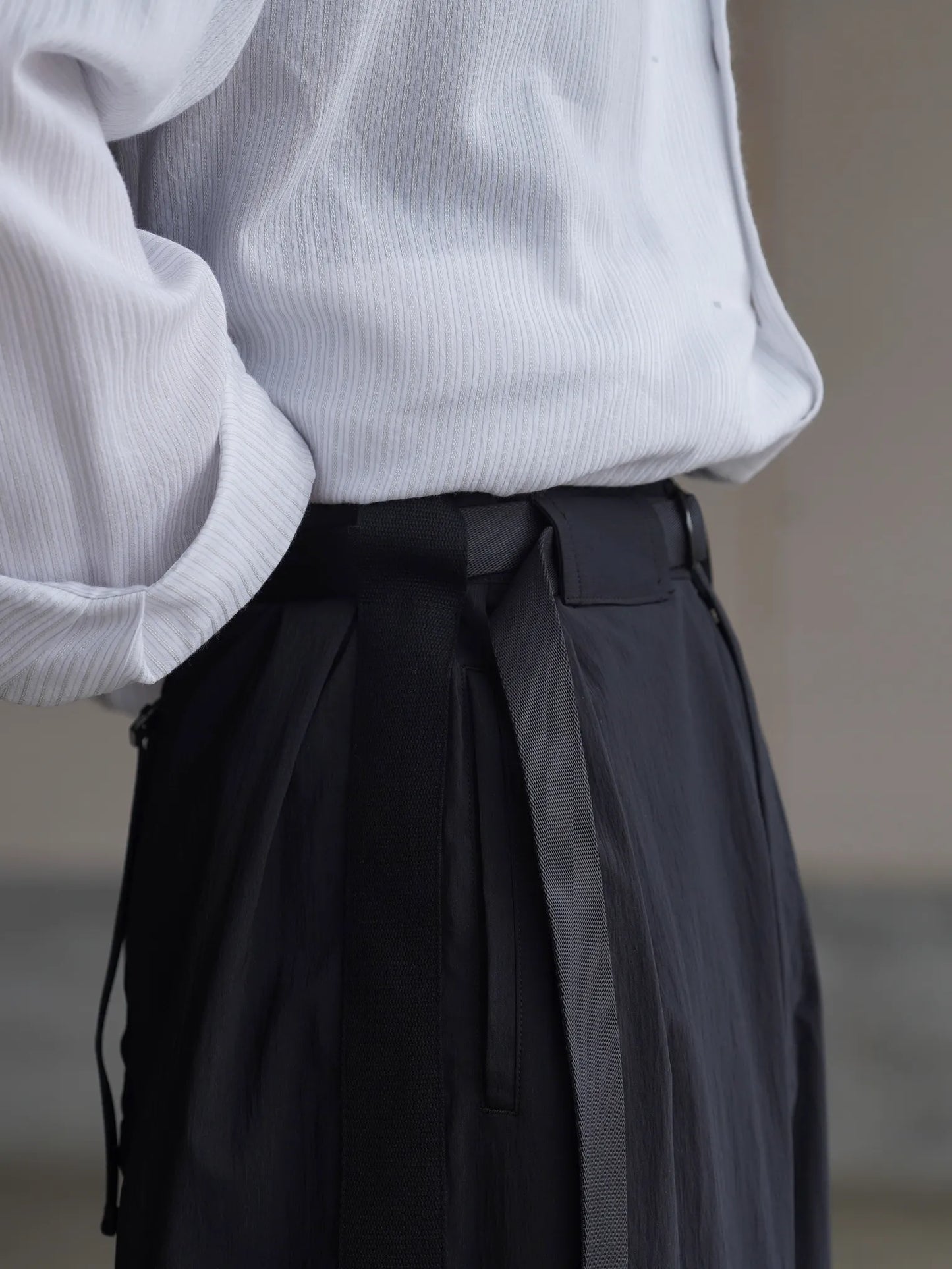 IRENISA | BELTED FORM-CHANGE PANTS BLACK