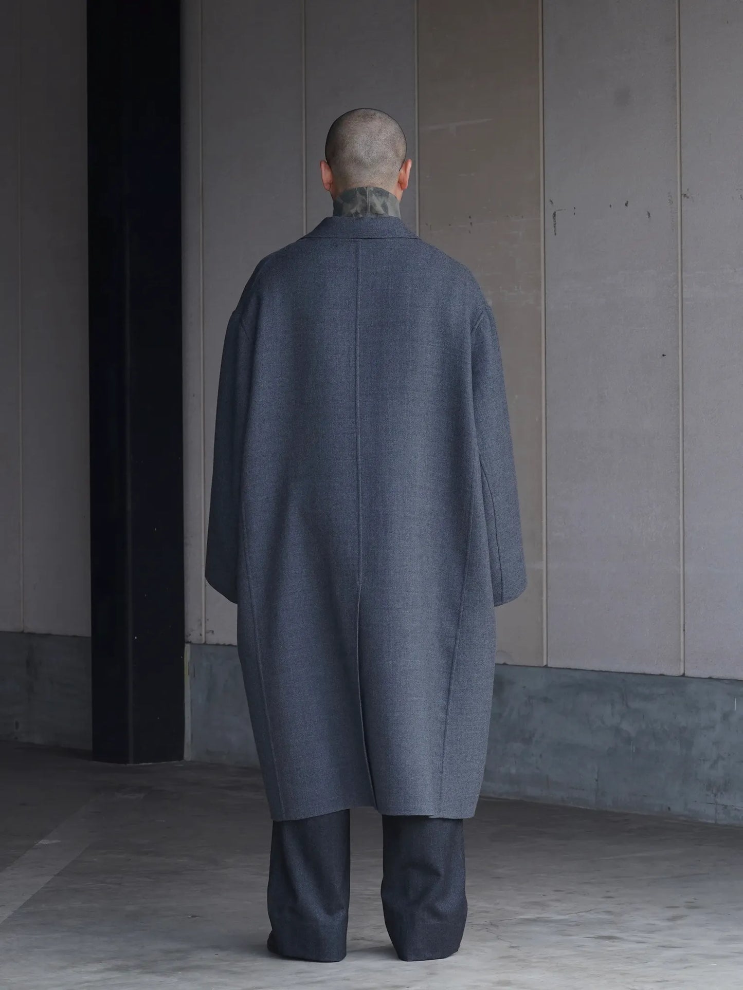 nonnotte-drapinig-gown-overcoat-charcoal-top-13