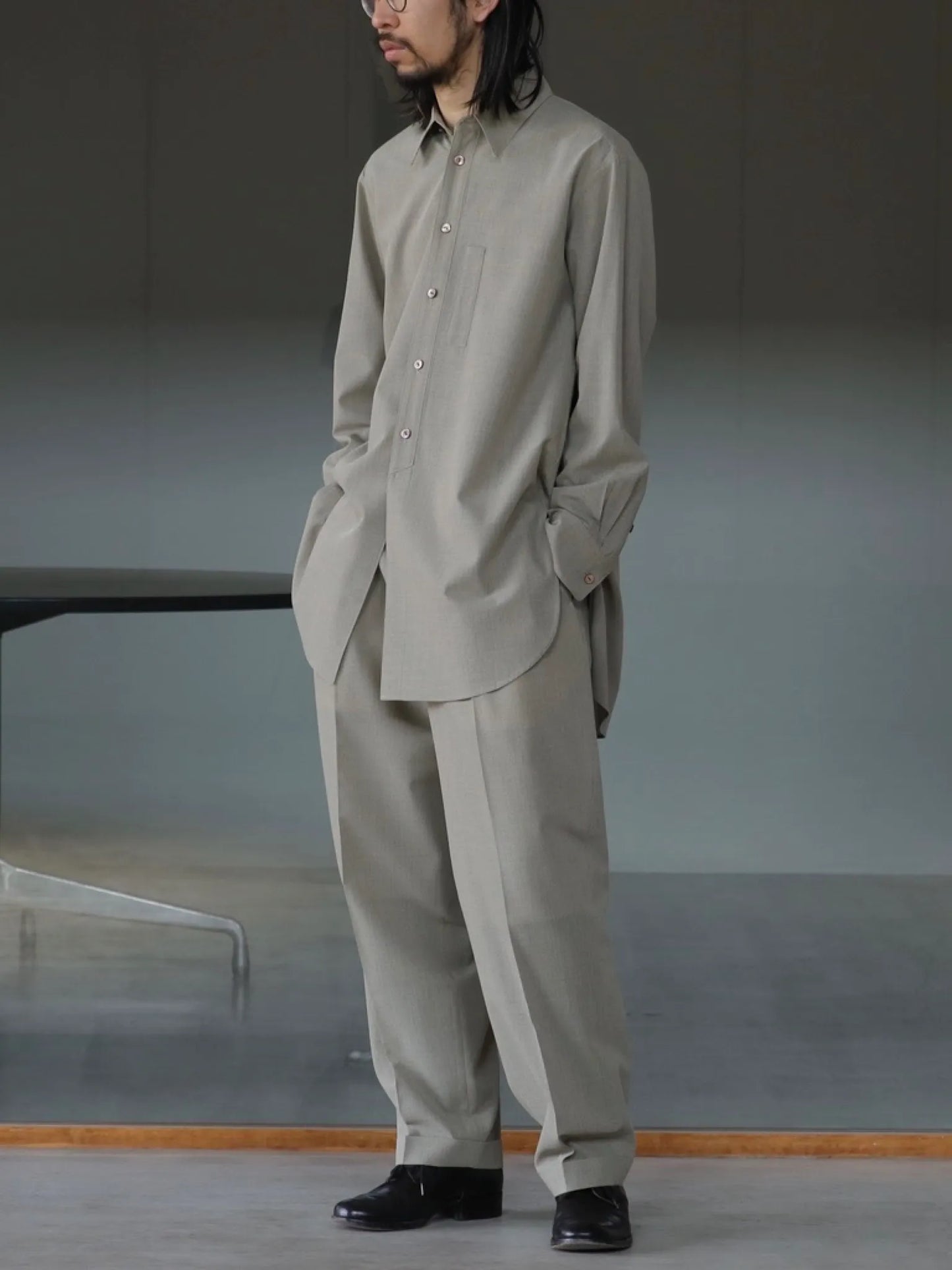 irenisa-two-tucks-tapered-trousers-beige-4