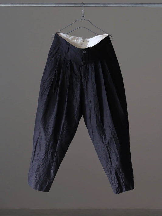 calmlence-triple-pleated-wide-tapered-trouser-dbrn-1