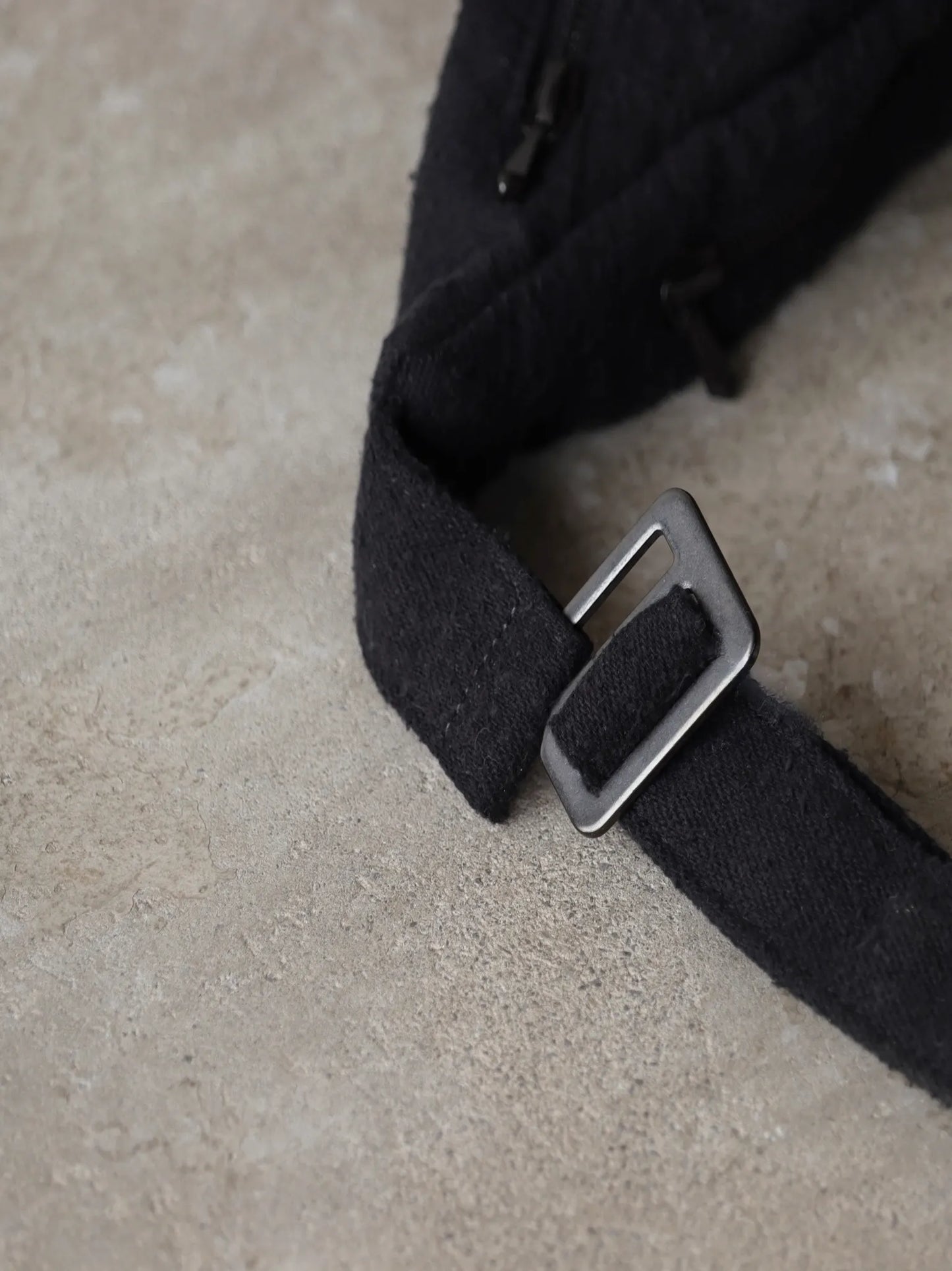 comoli-シルクネップ-ウエストバッグ-black-1-4