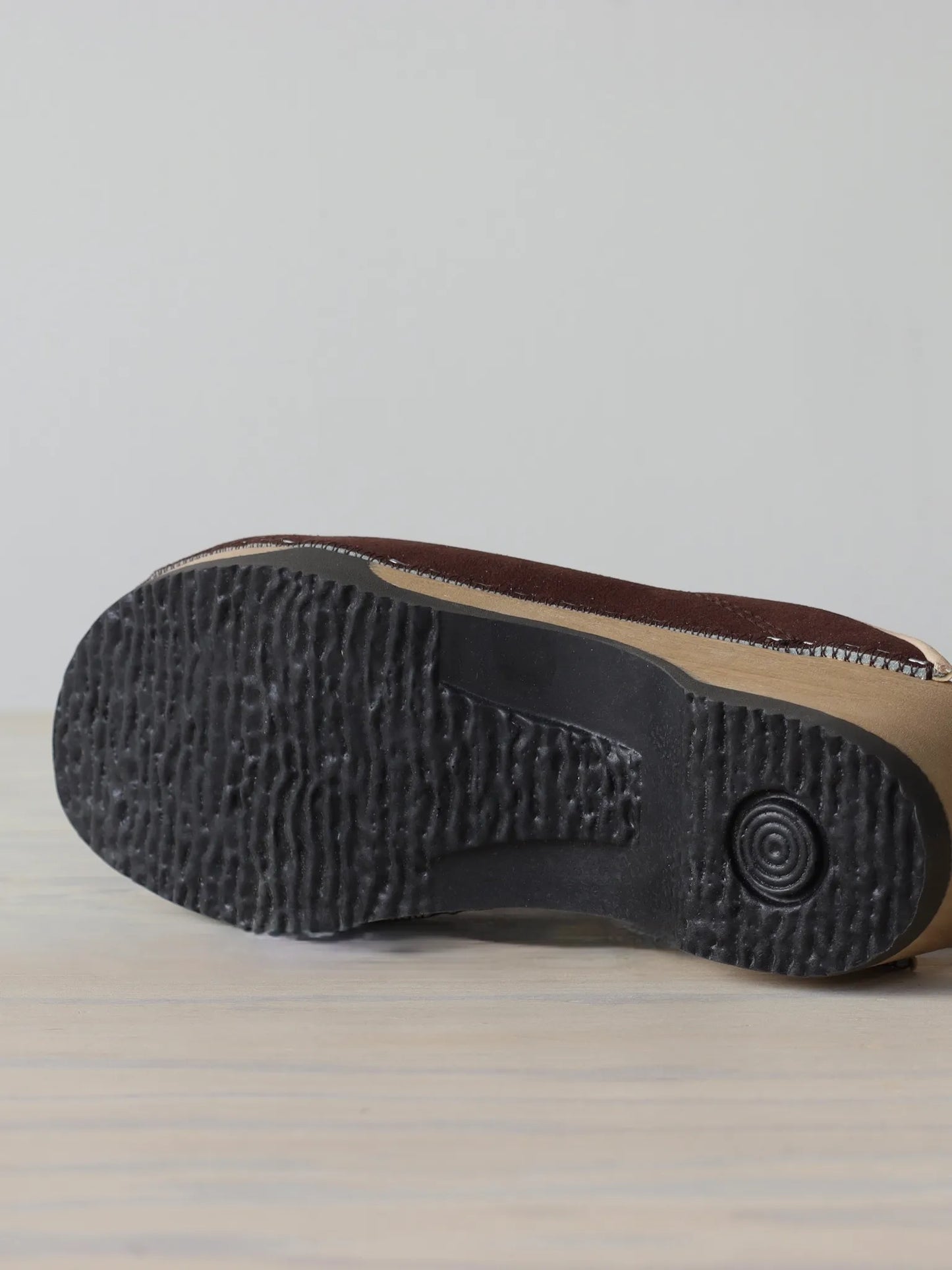 the-inoue-brothers-magnafied-embla-clogs-vegan-suede-tobacco-10