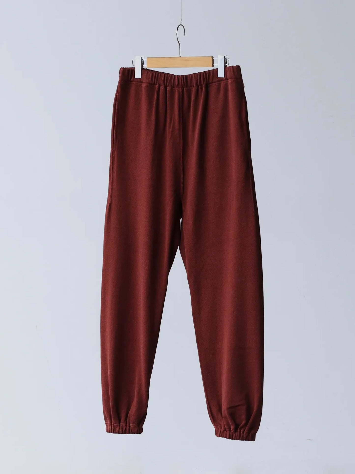 medium-sportswear-warmup-pants-shiny-wine-1