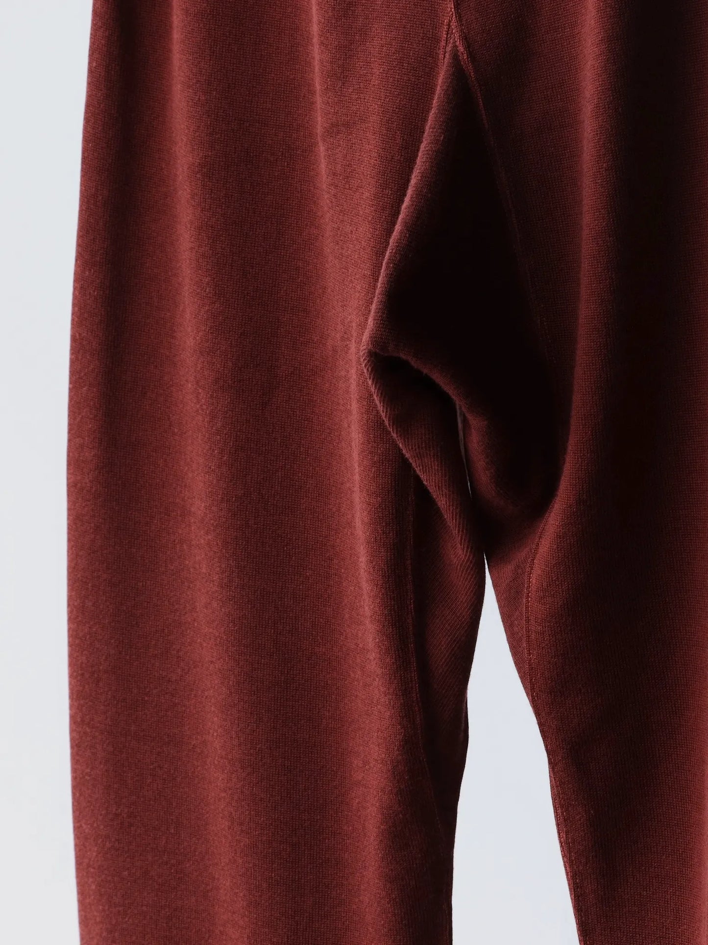 medium-sportswear-warmup-pants-shiny-wine-5