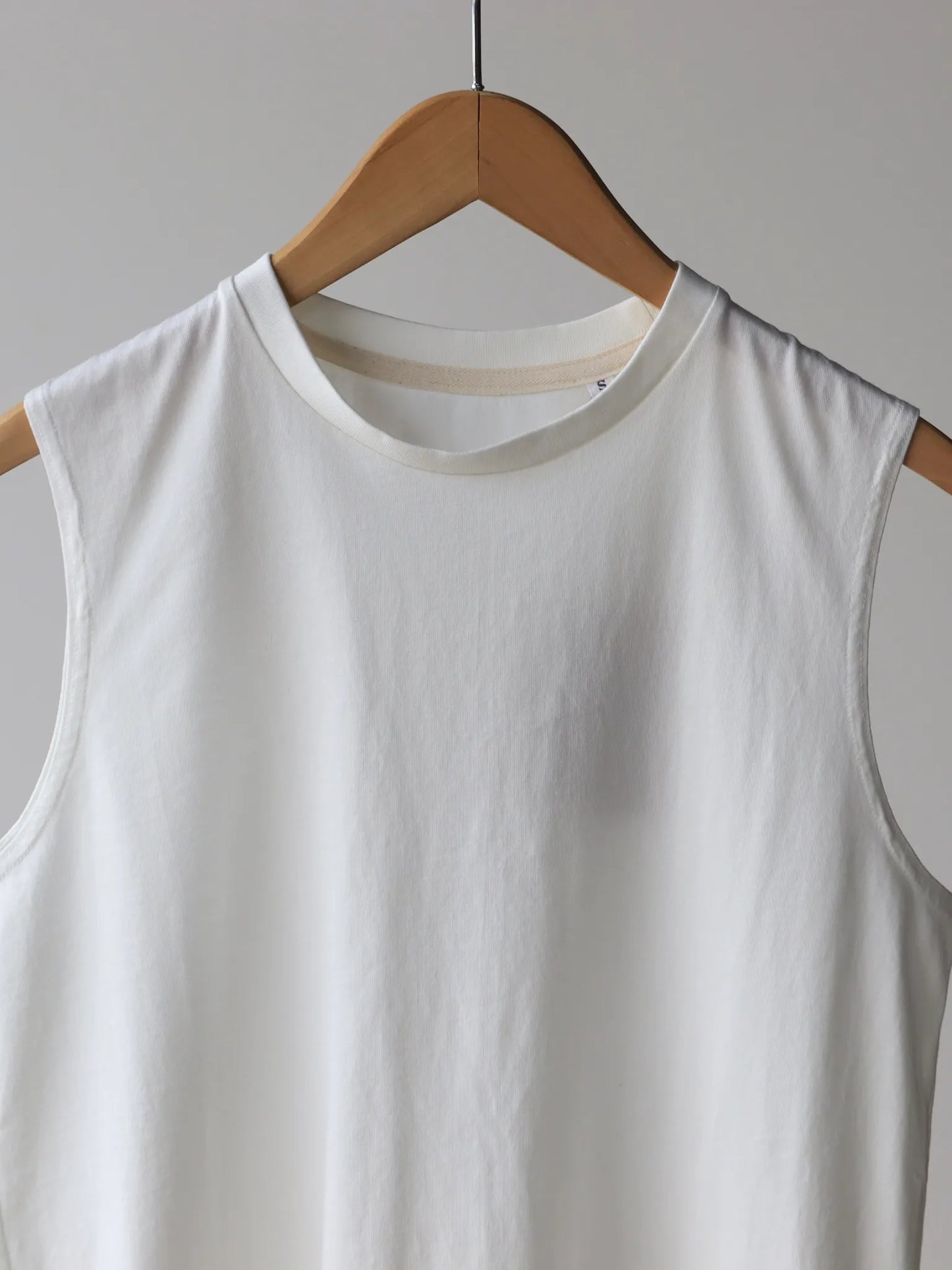 the-inoue-brothers-no-sleeve-top-white-4