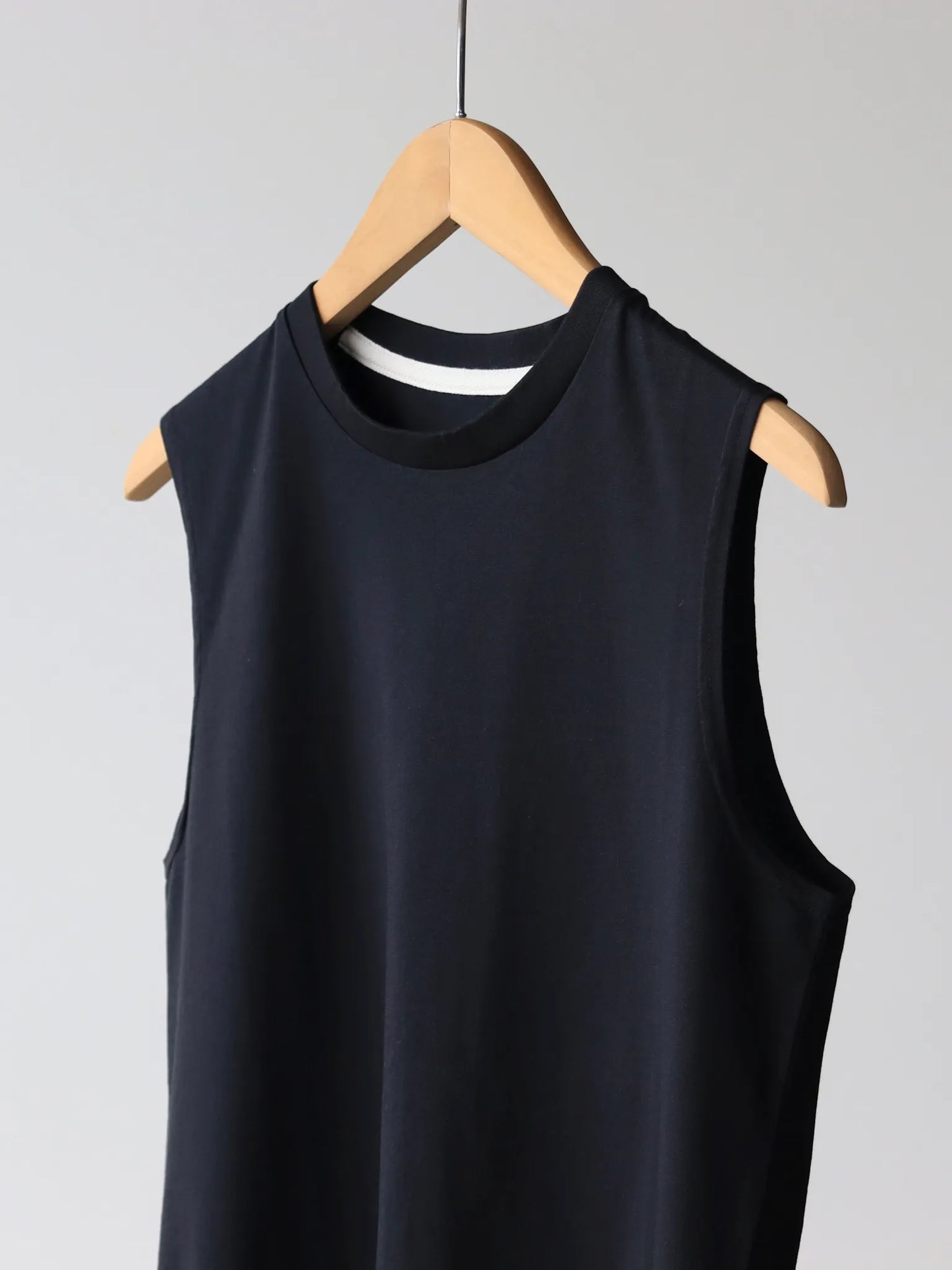 the-inoue-brothers-no-sleeve-top-black-3