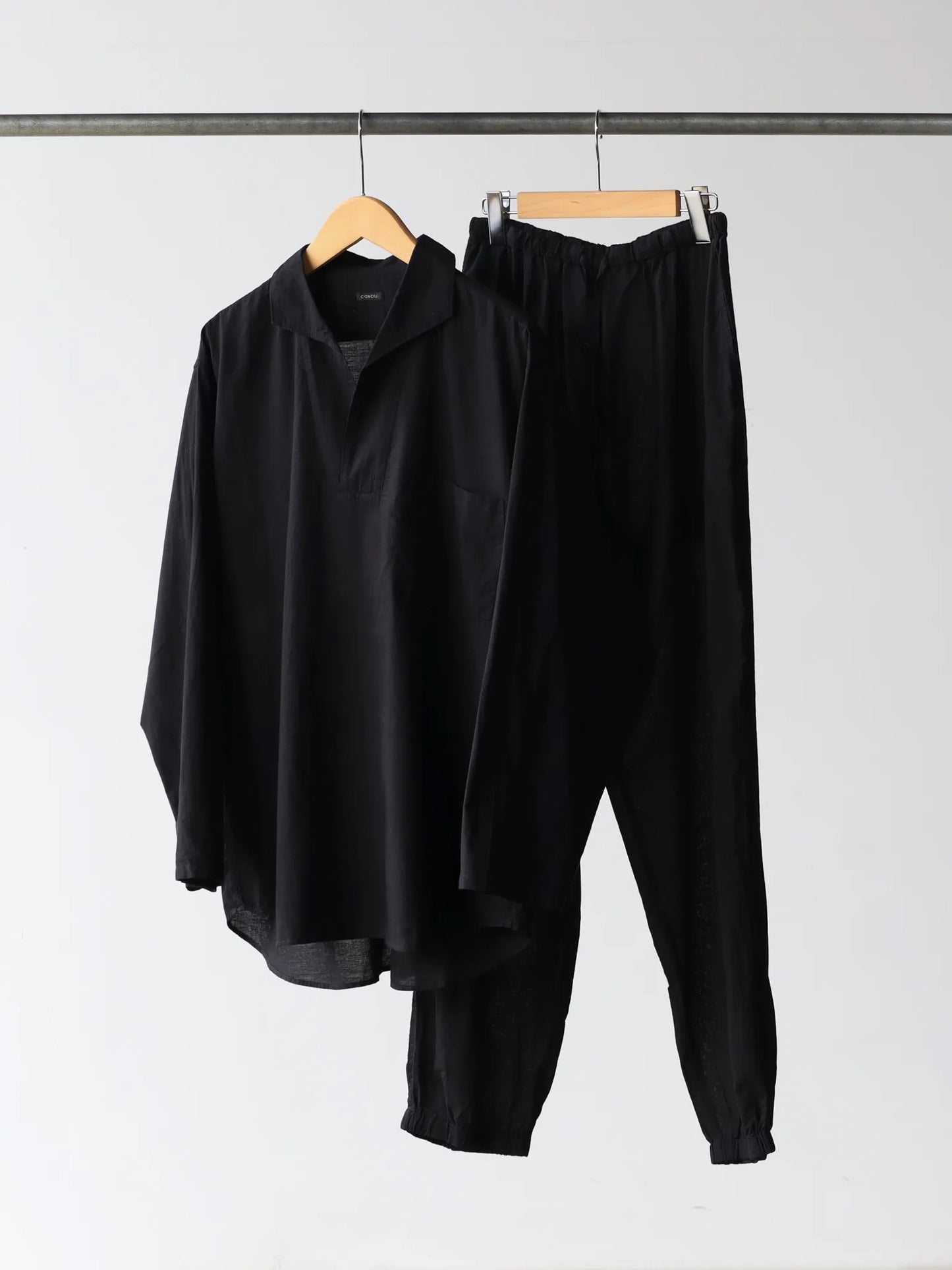 comoli-khadiコットン-パジャマ-black-1