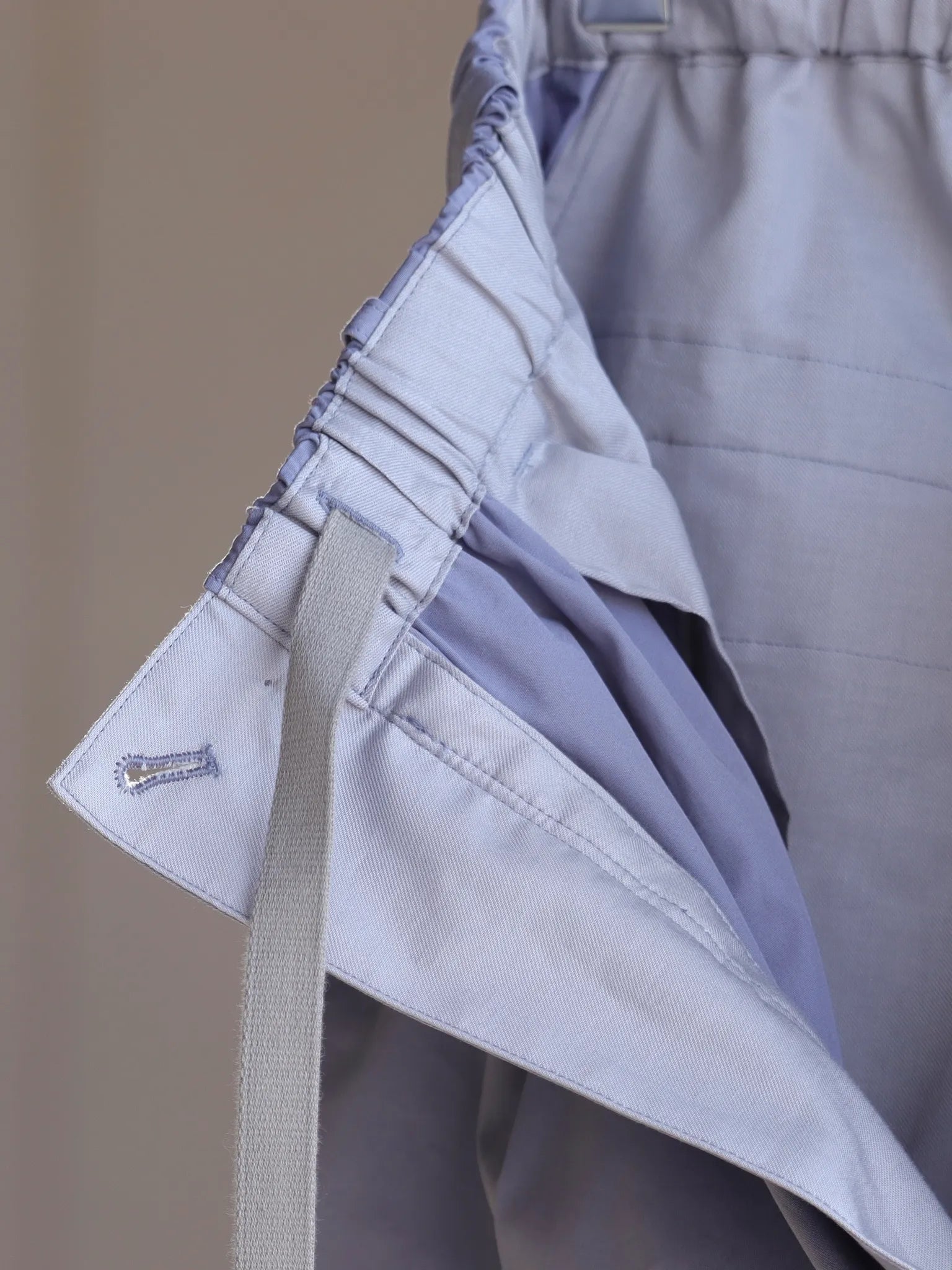 nonnotte-draping-elastic-in-tuck-wide-trousers-blue-granite-5