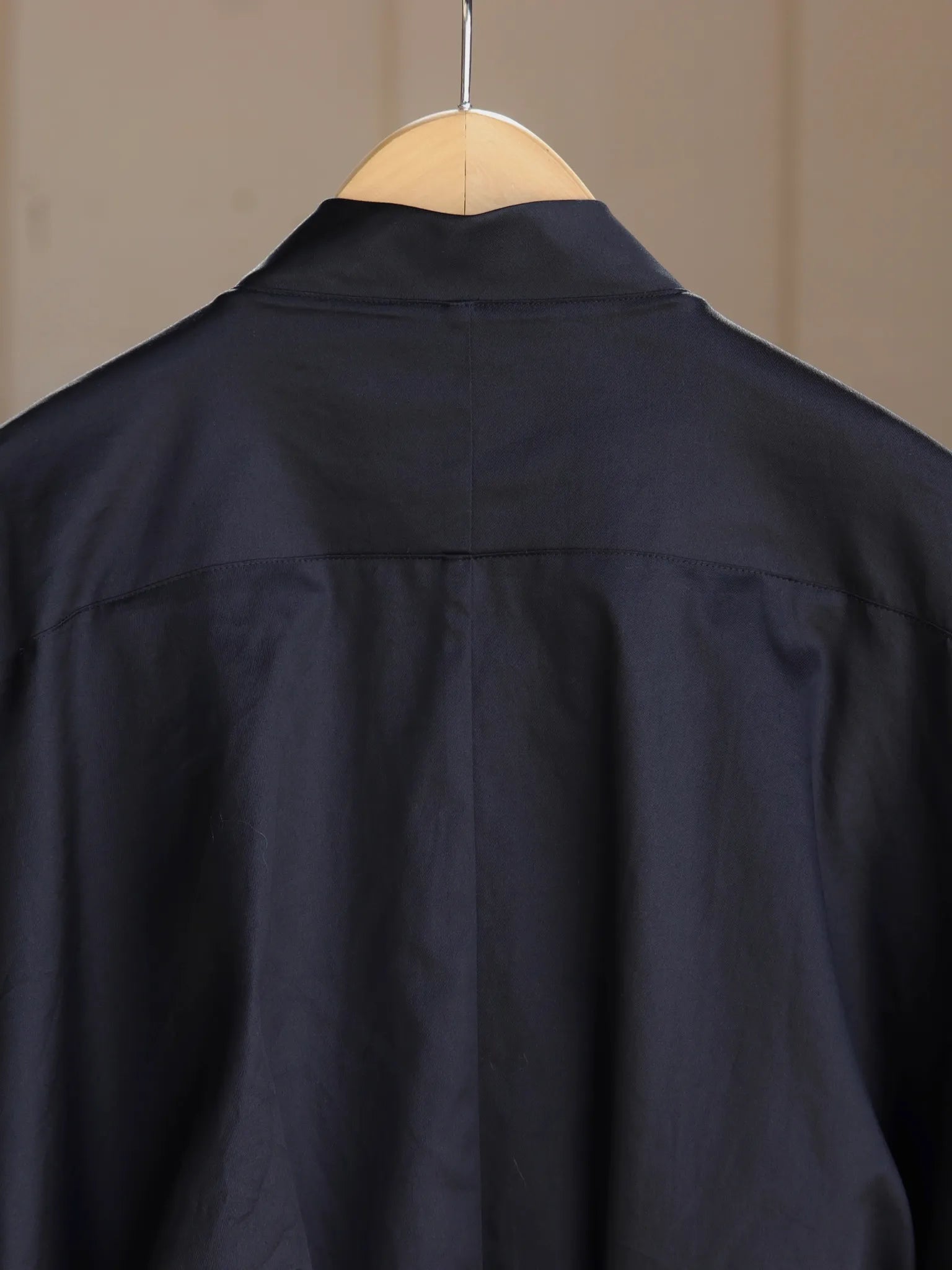 nonnotte-draping-bias-sleeve-zip-up-blouson-caviar-8