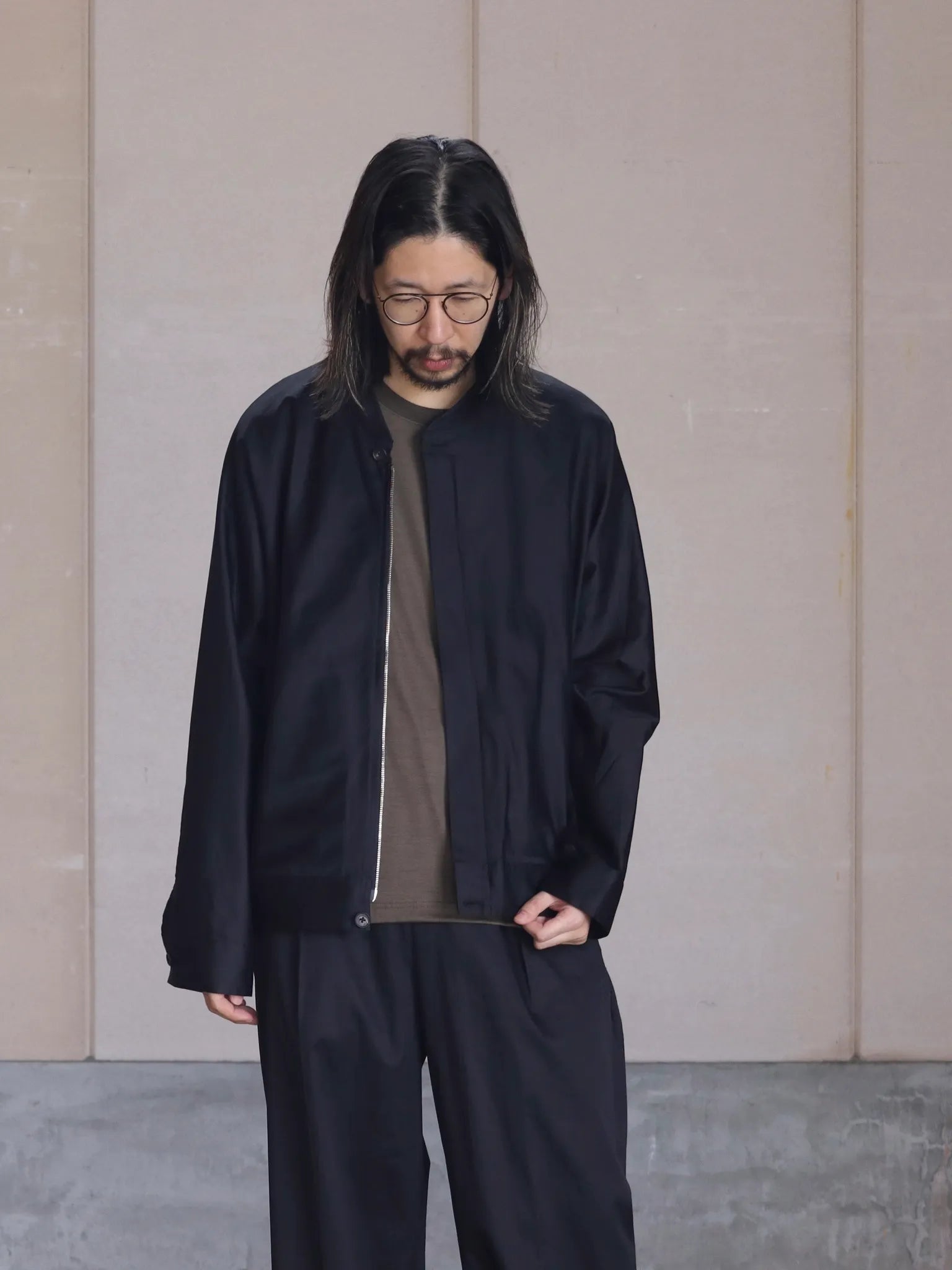 nonnotte-draping-bias-sleeve-zip-up-blouson-caviar-3