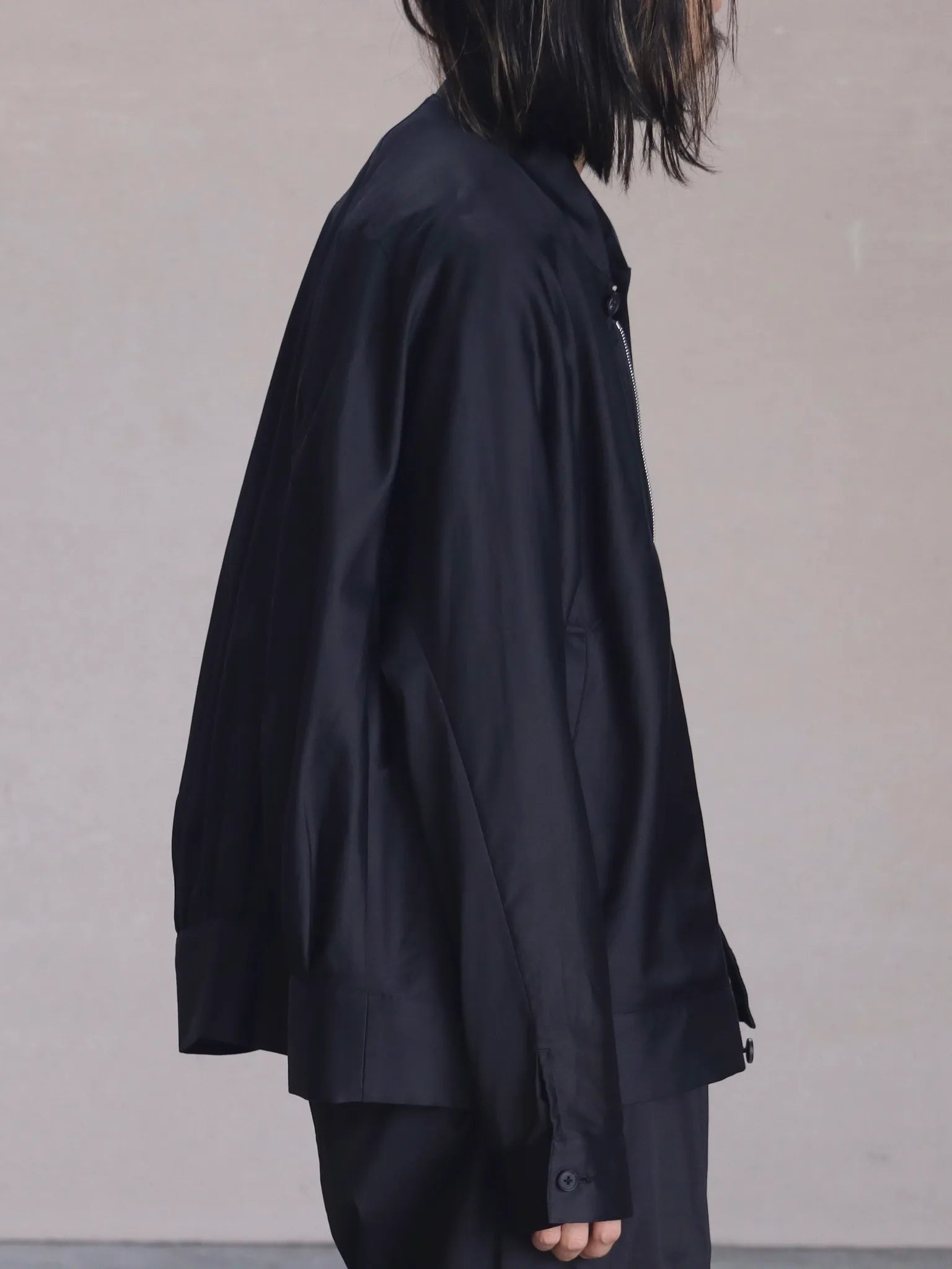 nonnotte-draping-bias-sleeve-zip-up-blouson-caviar-5