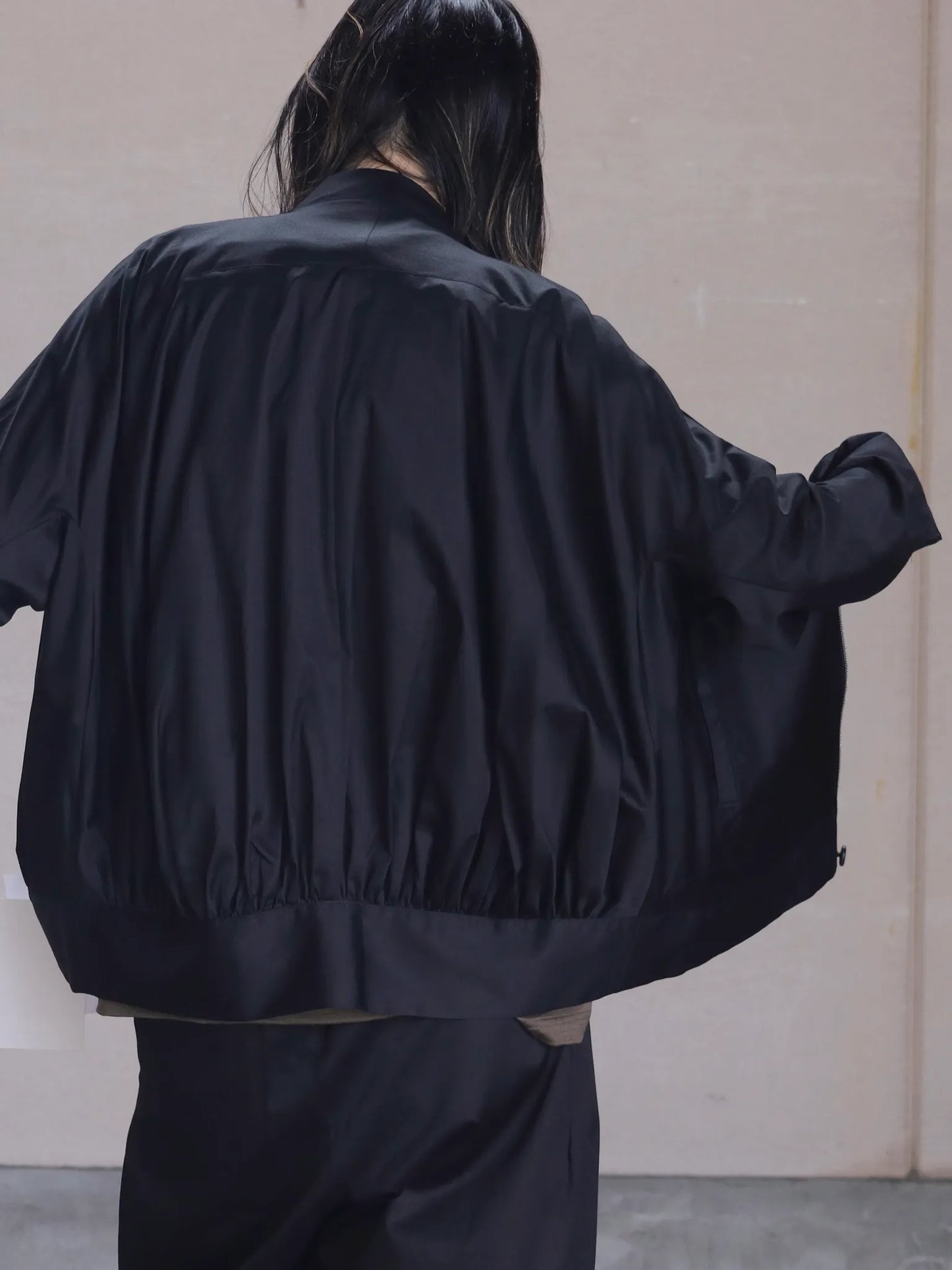 nonnotte-draping-bias-sleeve-zip-up-blouson-caviar-1