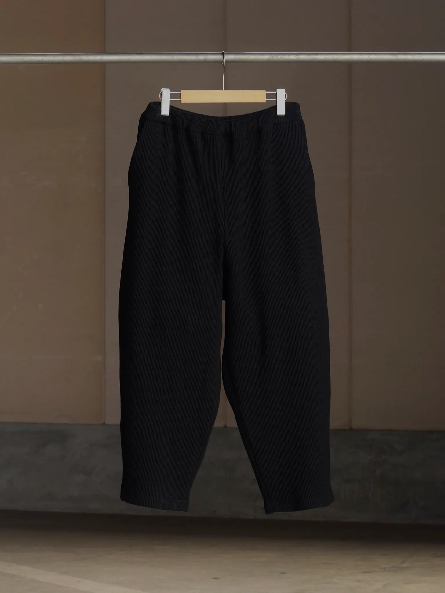WONDER ROOM | "WAFFLE" waffle slacks black