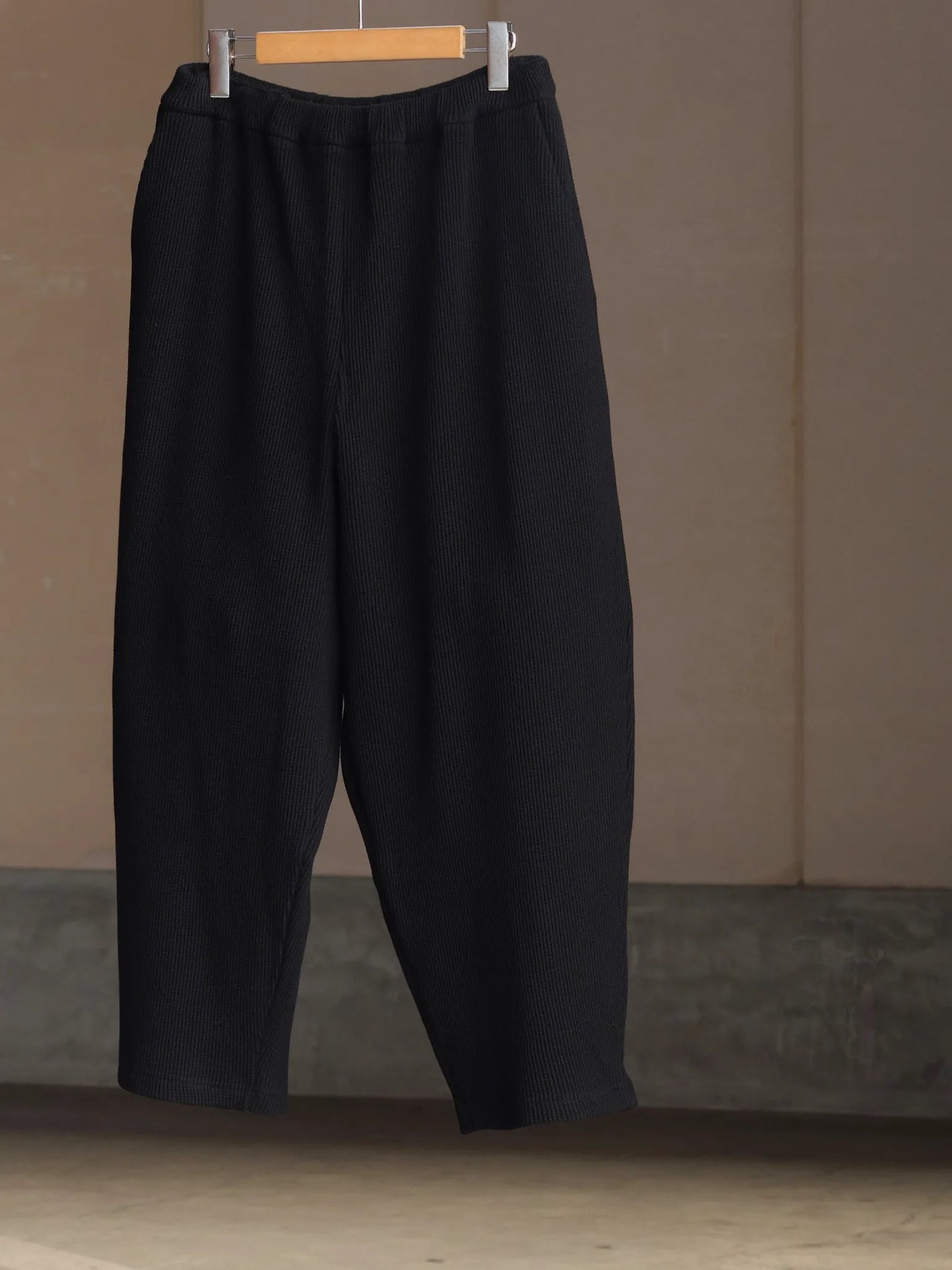 WONDER ROOM | "WAFFLE" waffle slacks black