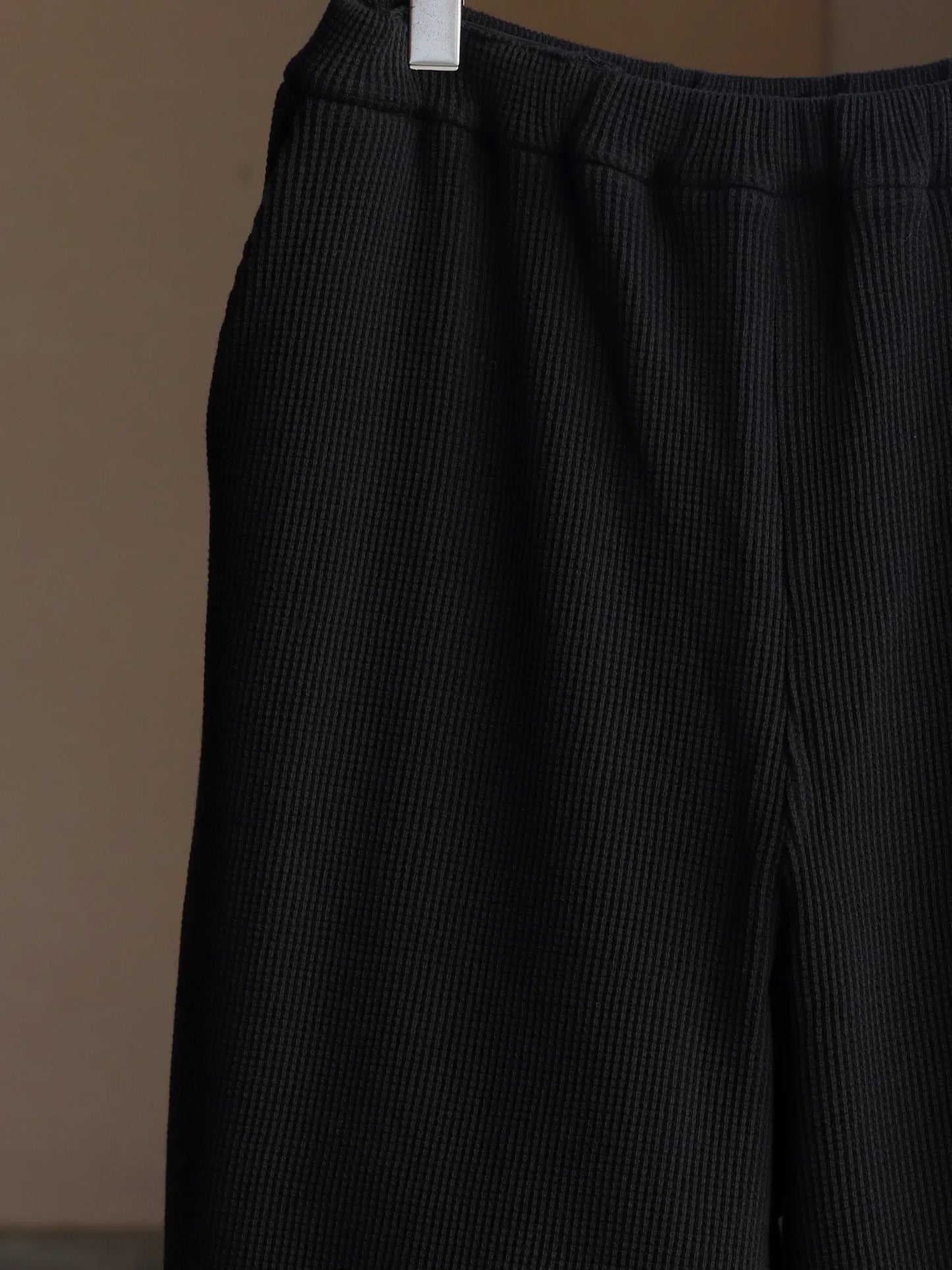 WONDER ROOM | "WAFFLE" waffle slacks black