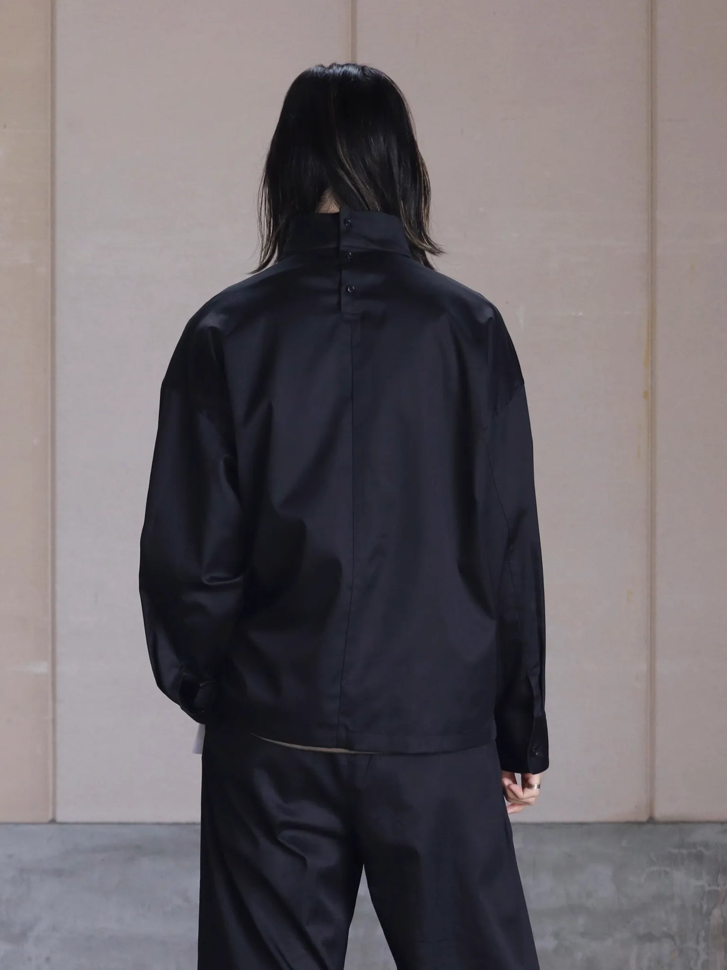 nonnotte-semi-mock-neck-smock-shirt-caviar-5