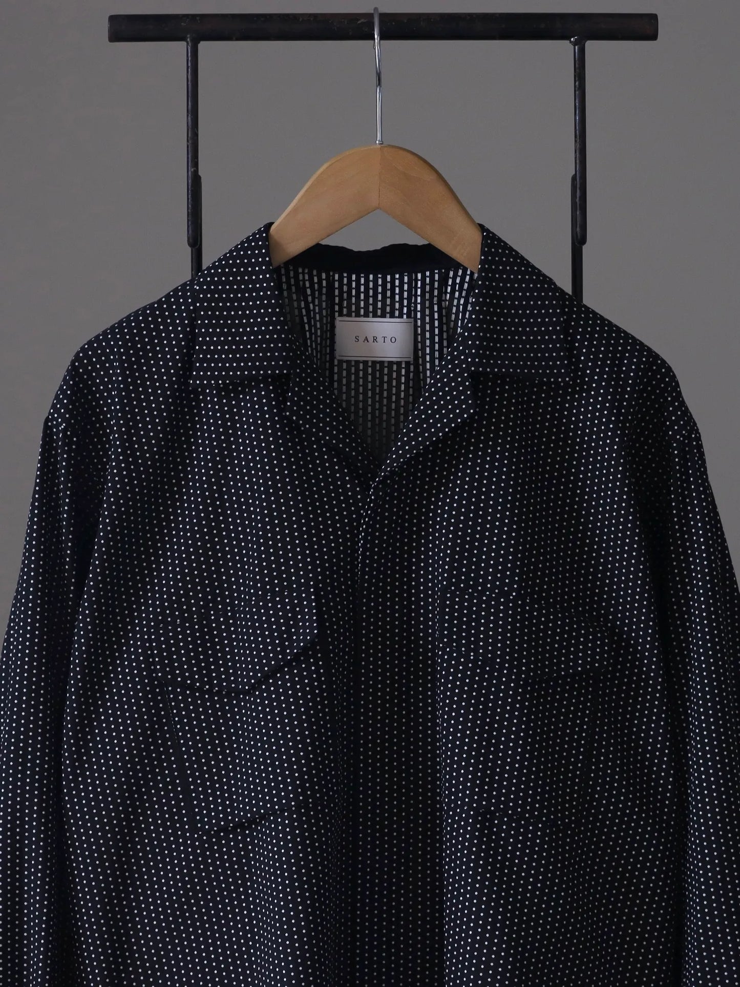 sarto-open-collar-blouse-black-o-white-8