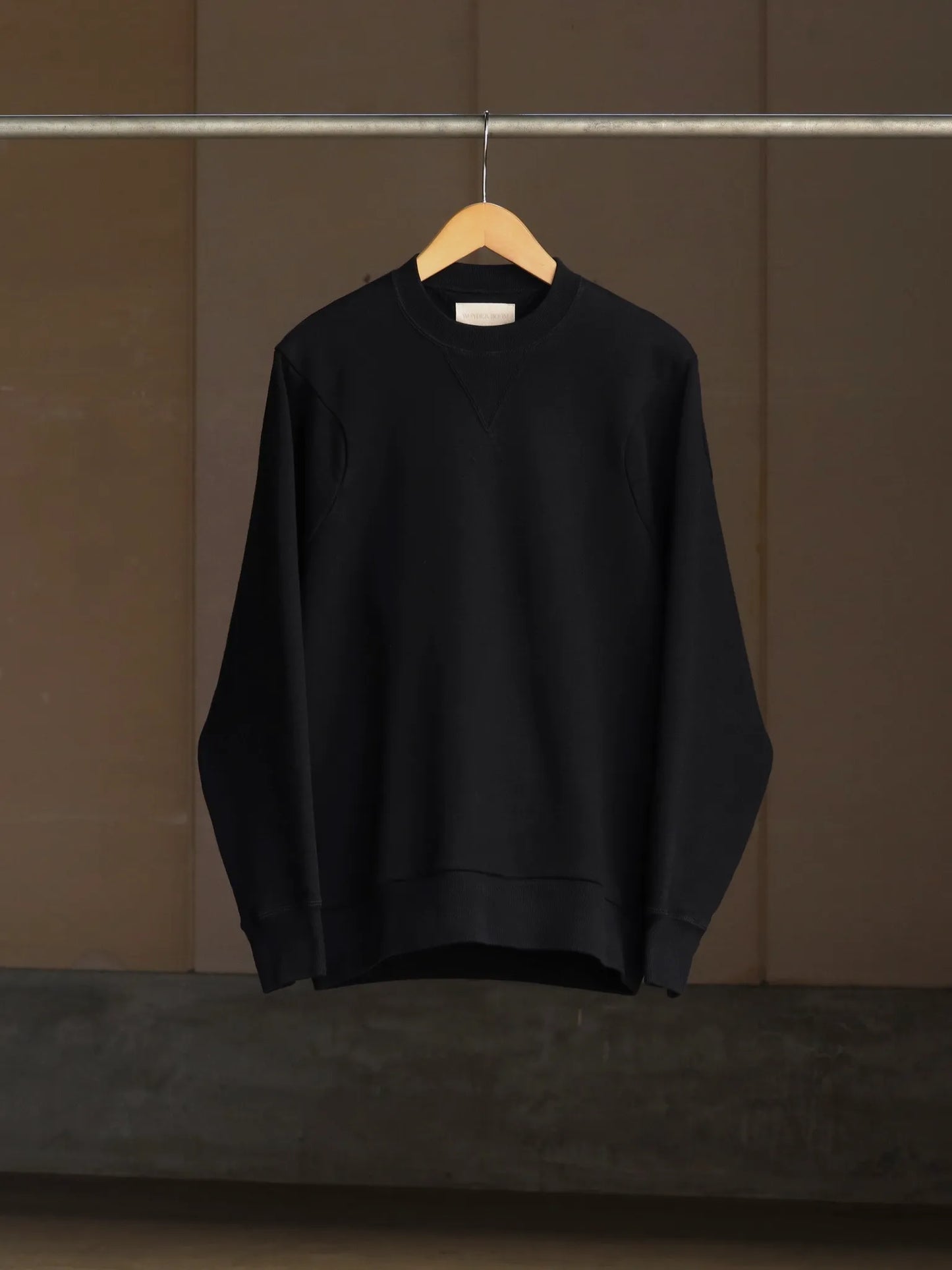 WONDER ROOM | "WHALE" crewneck sweat shirt black