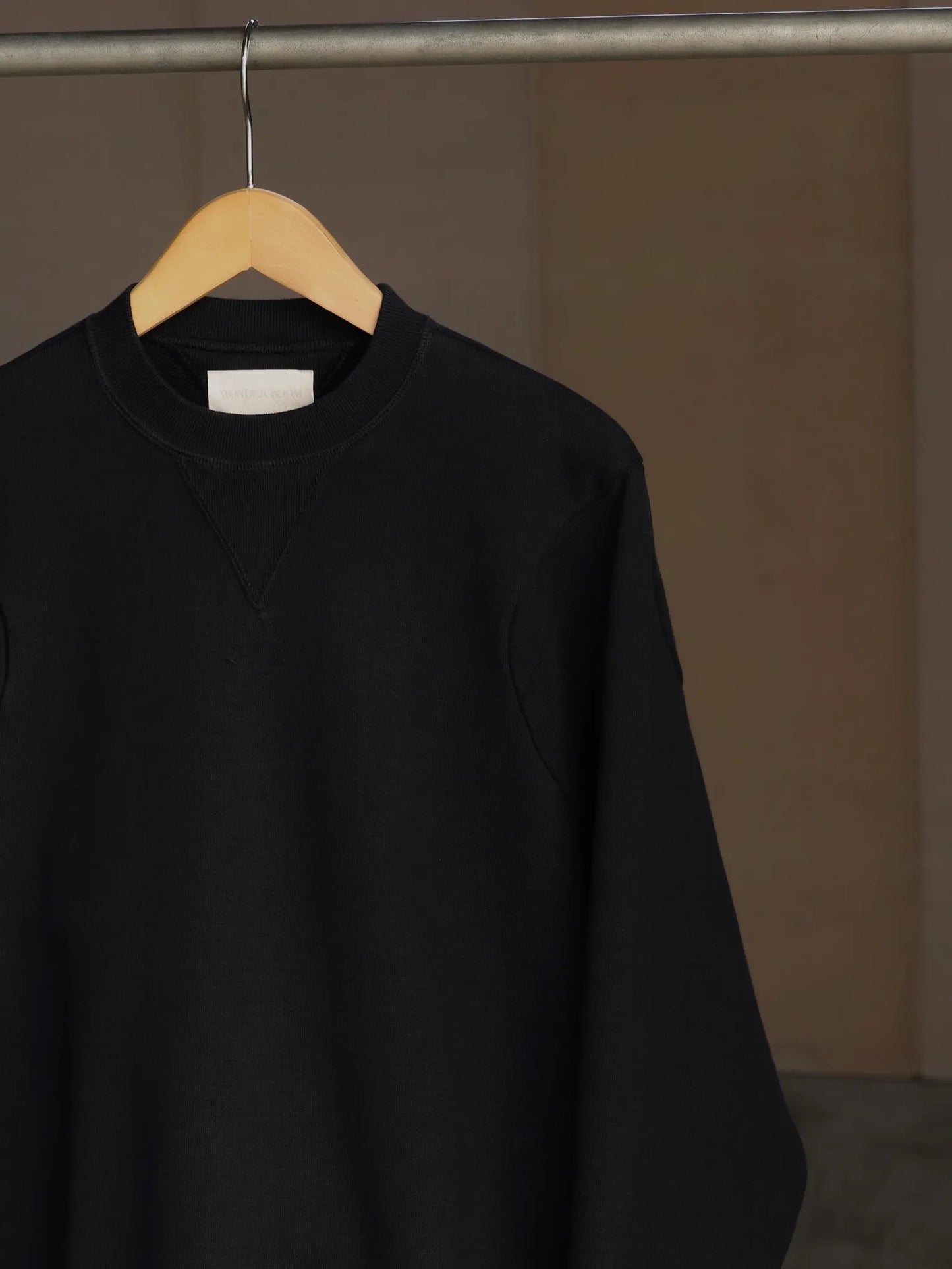 WONDER ROOM | "WHALE" crewneck sweat shirt black