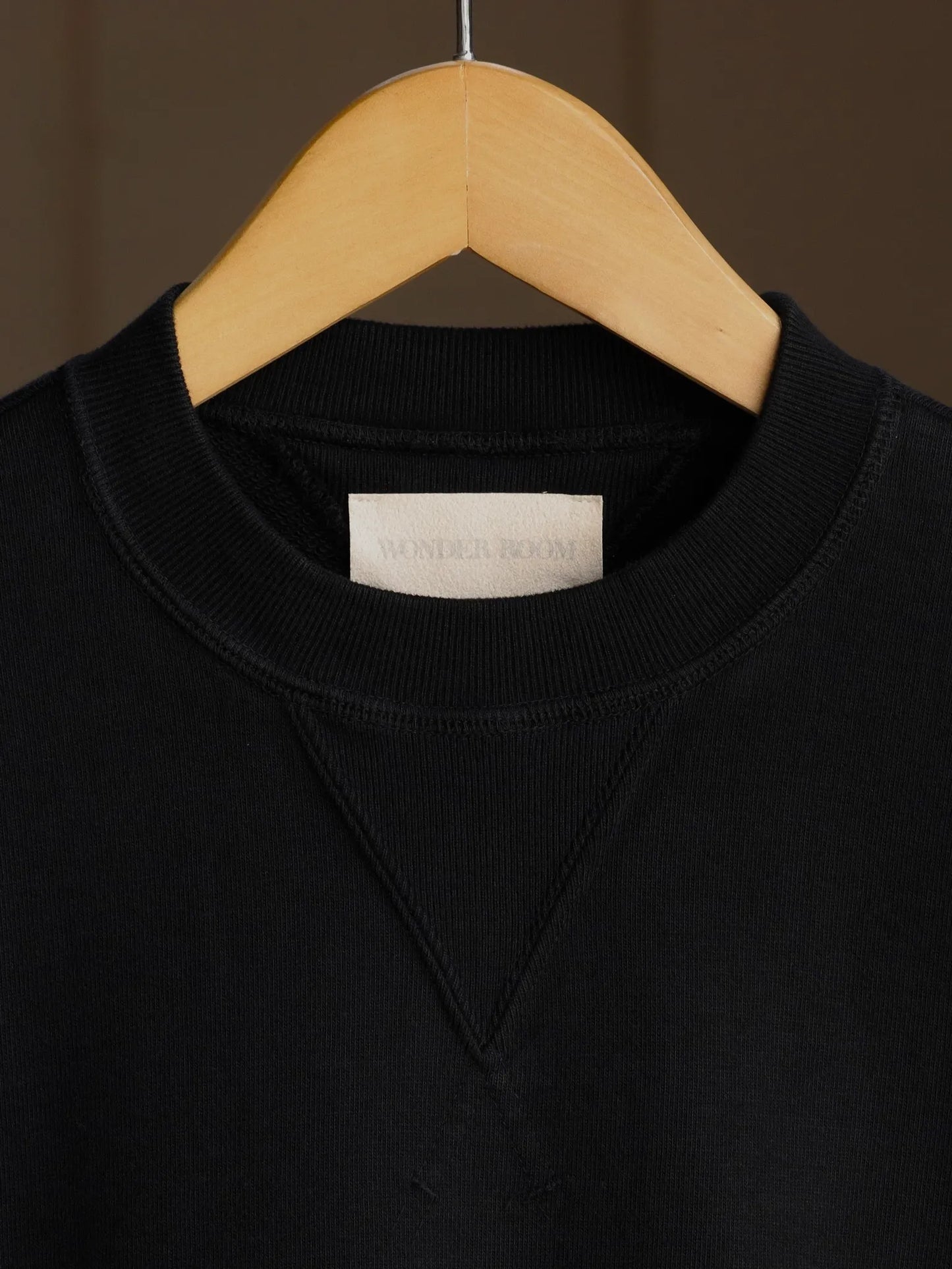 WONDER ROOM | "WHALE" crewneck sweat shirt black