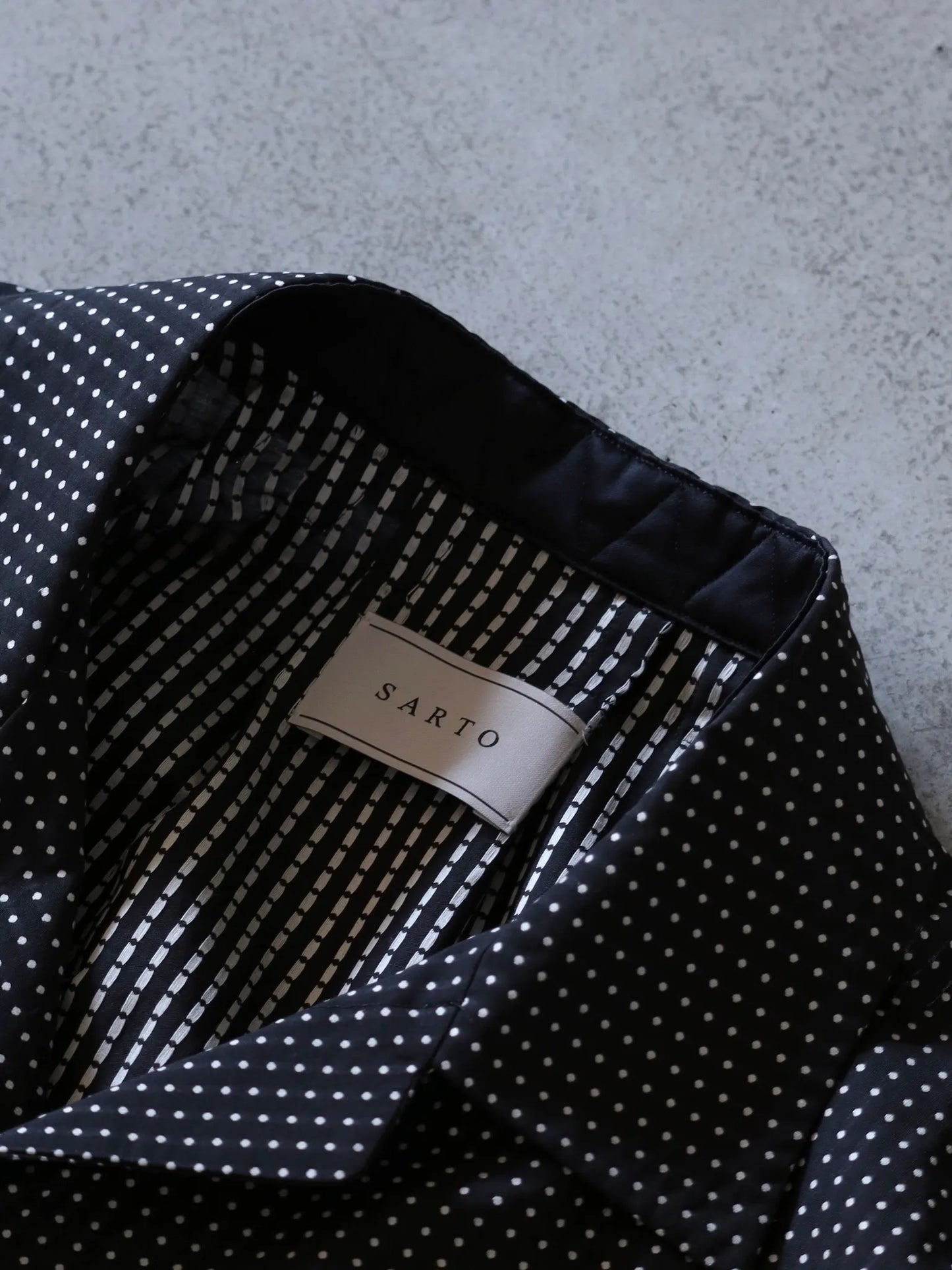 sarto-open-collar-blouse-black-o-white-6