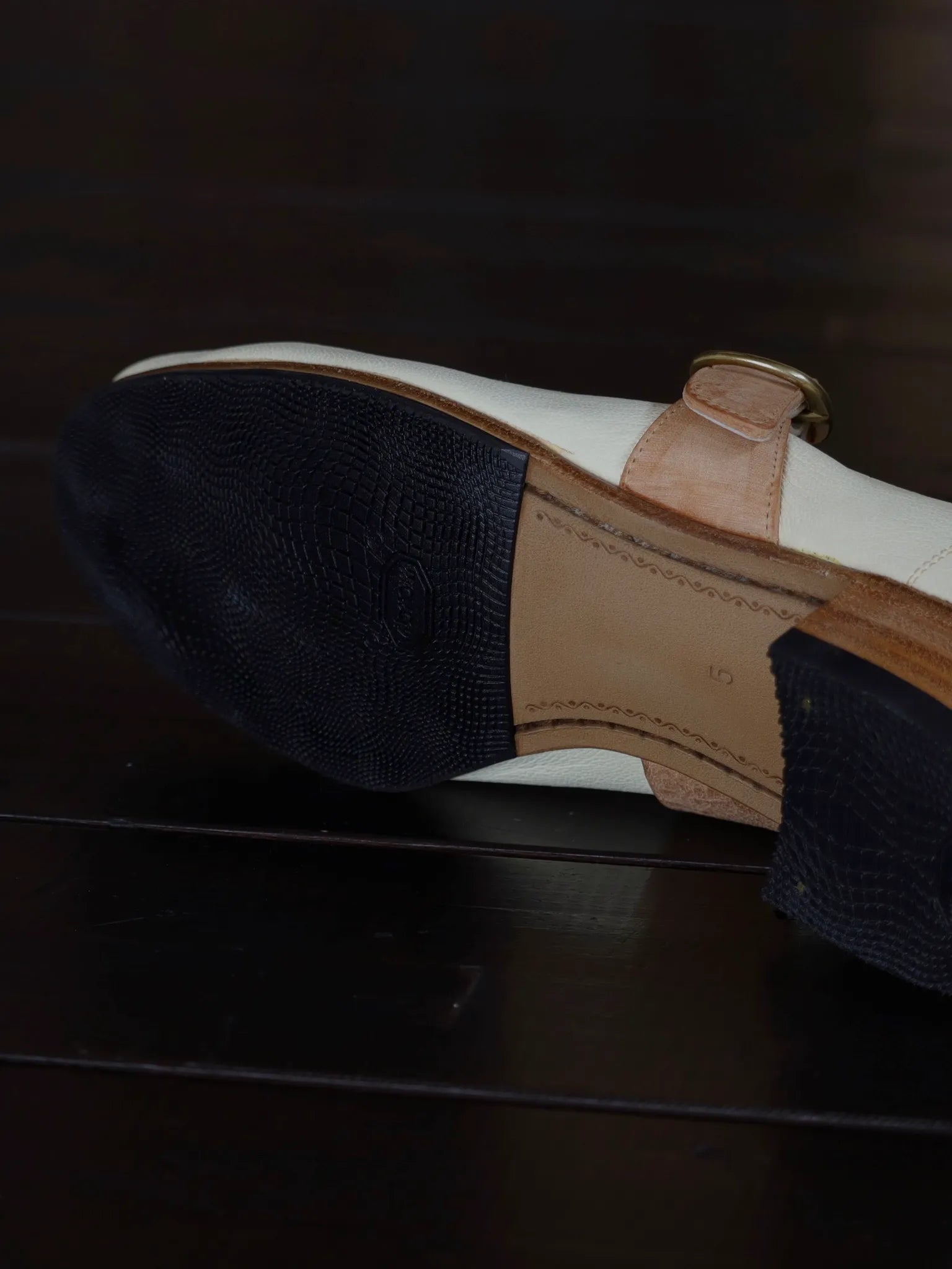 post-production-hand-moca-maryjane-white-tanned-goat-white-9