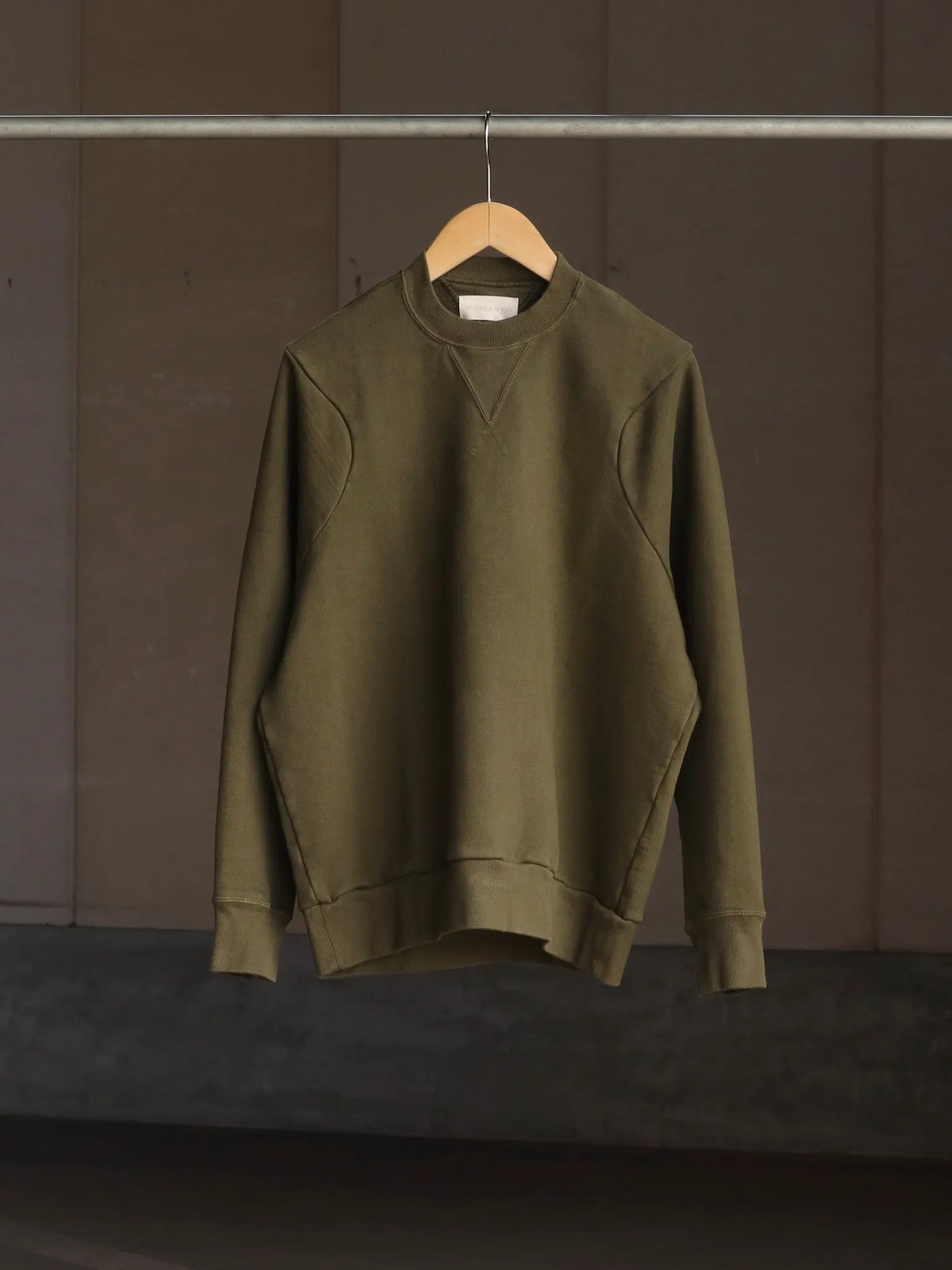 WONDER ROOM | "WHALE" crewneck sweat shirt olive