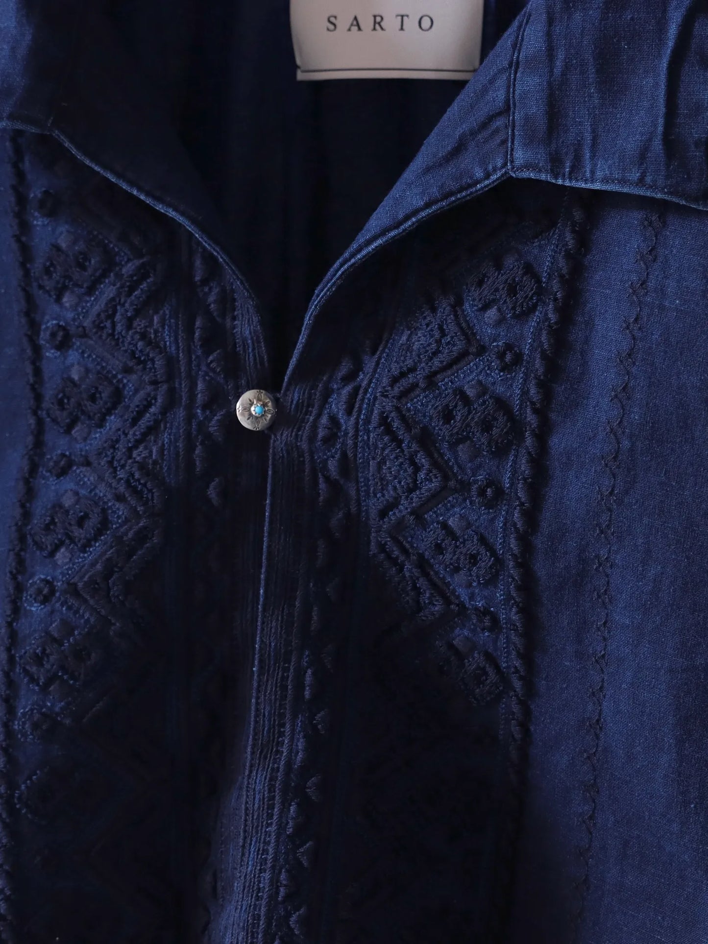 sarto-embroidery-pull-over-washed-indigo-3